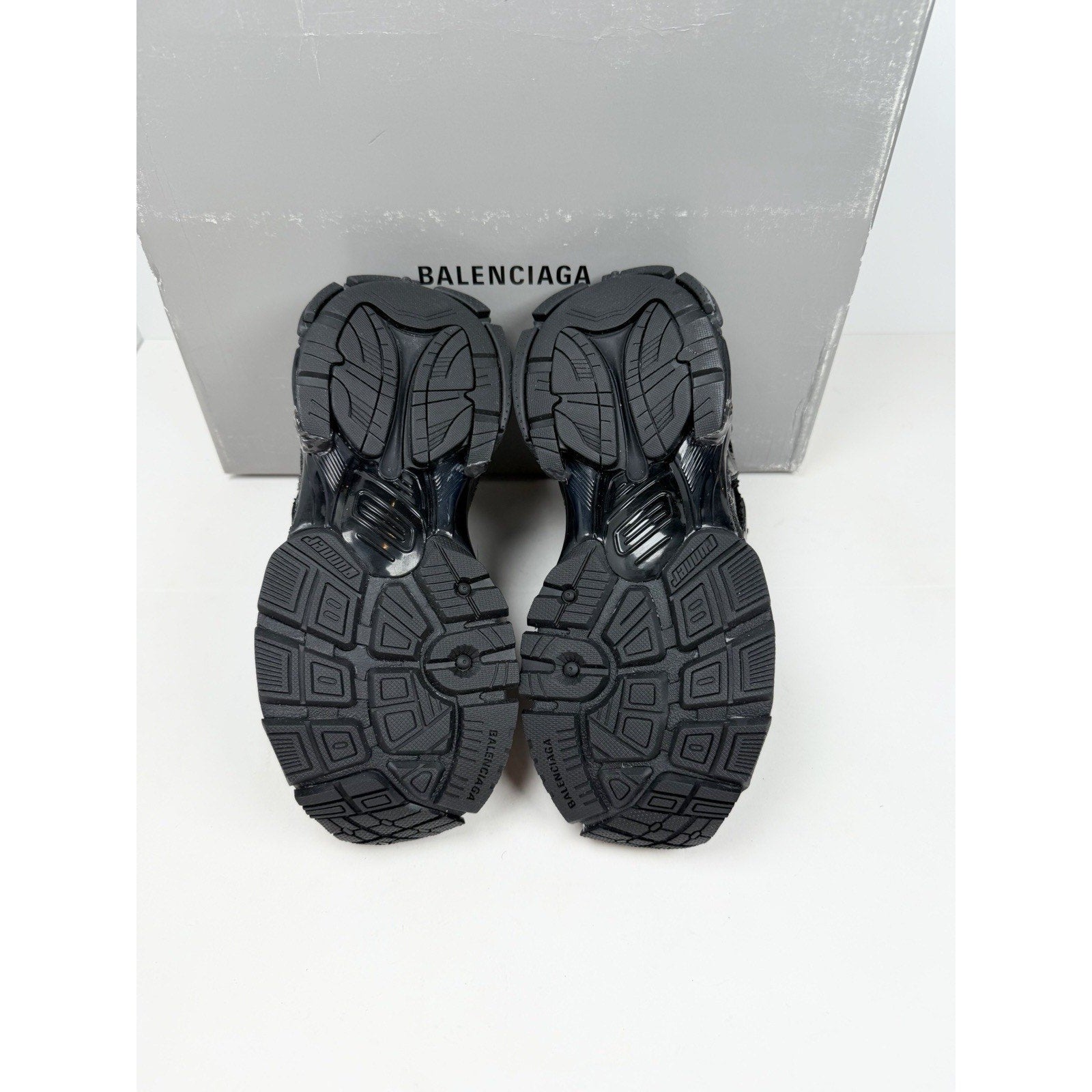 Size 35EU/5W - Balenciaga Runner NEW