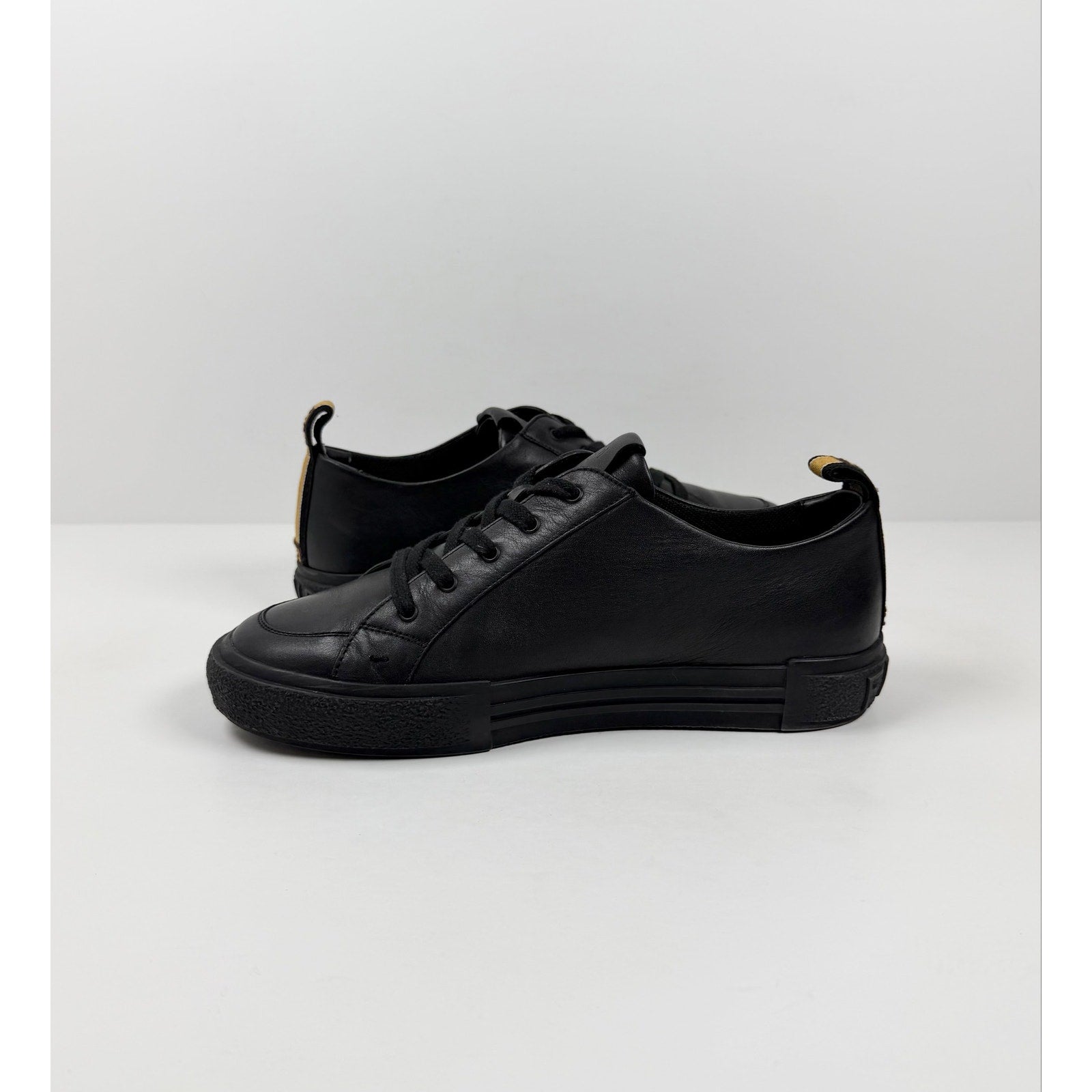 Size 6UK/7US - Fendi Low Top Leather Sneakers