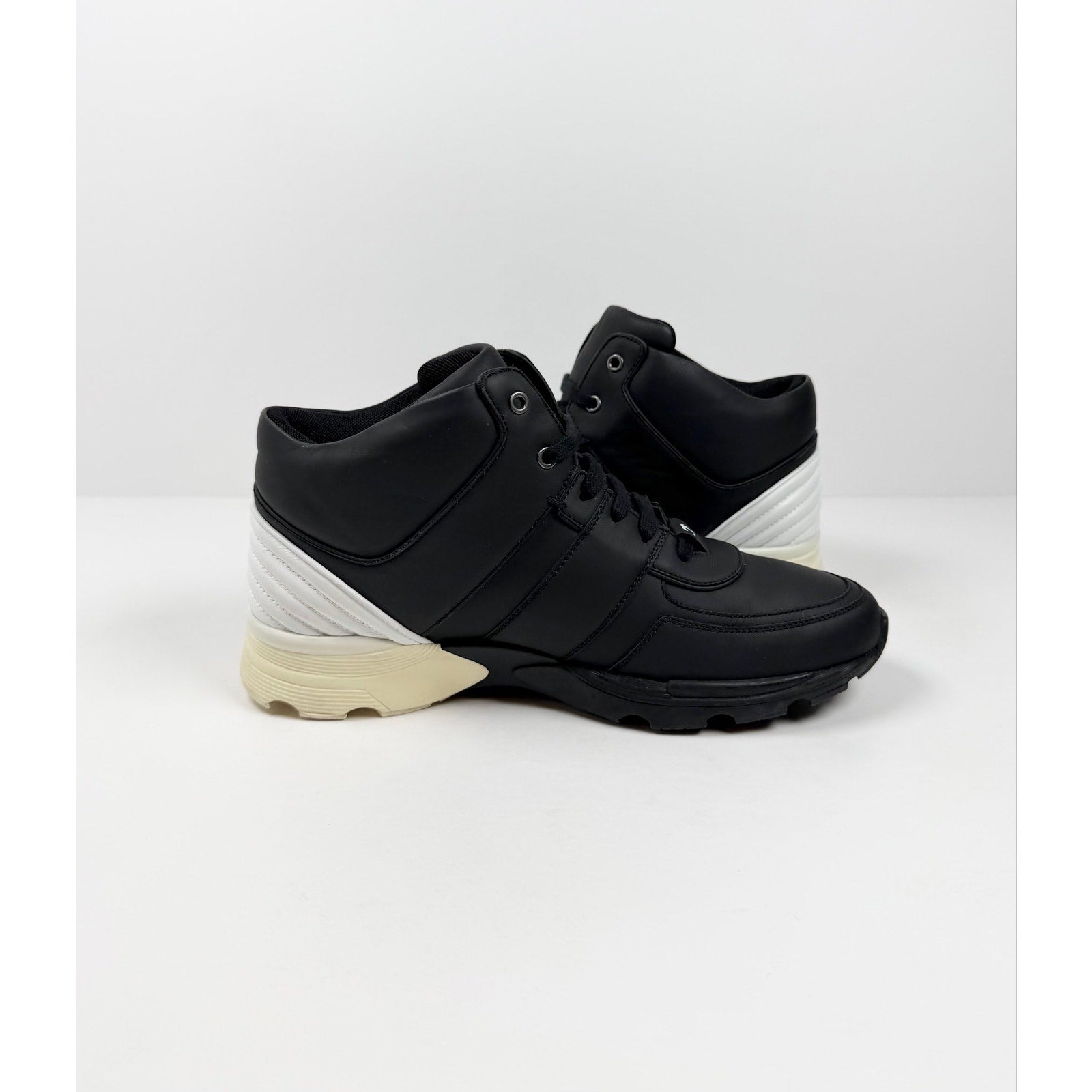 Size 42EU/9US - Chanel Black White High Top