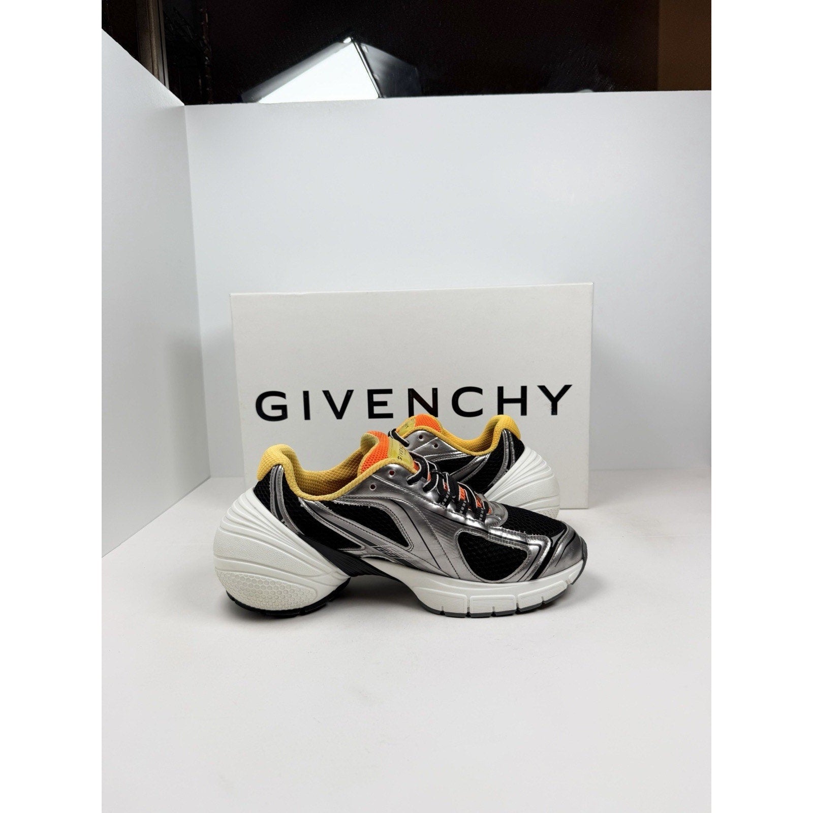 Size 39EU/6US - Givenchy TK-MX Runner