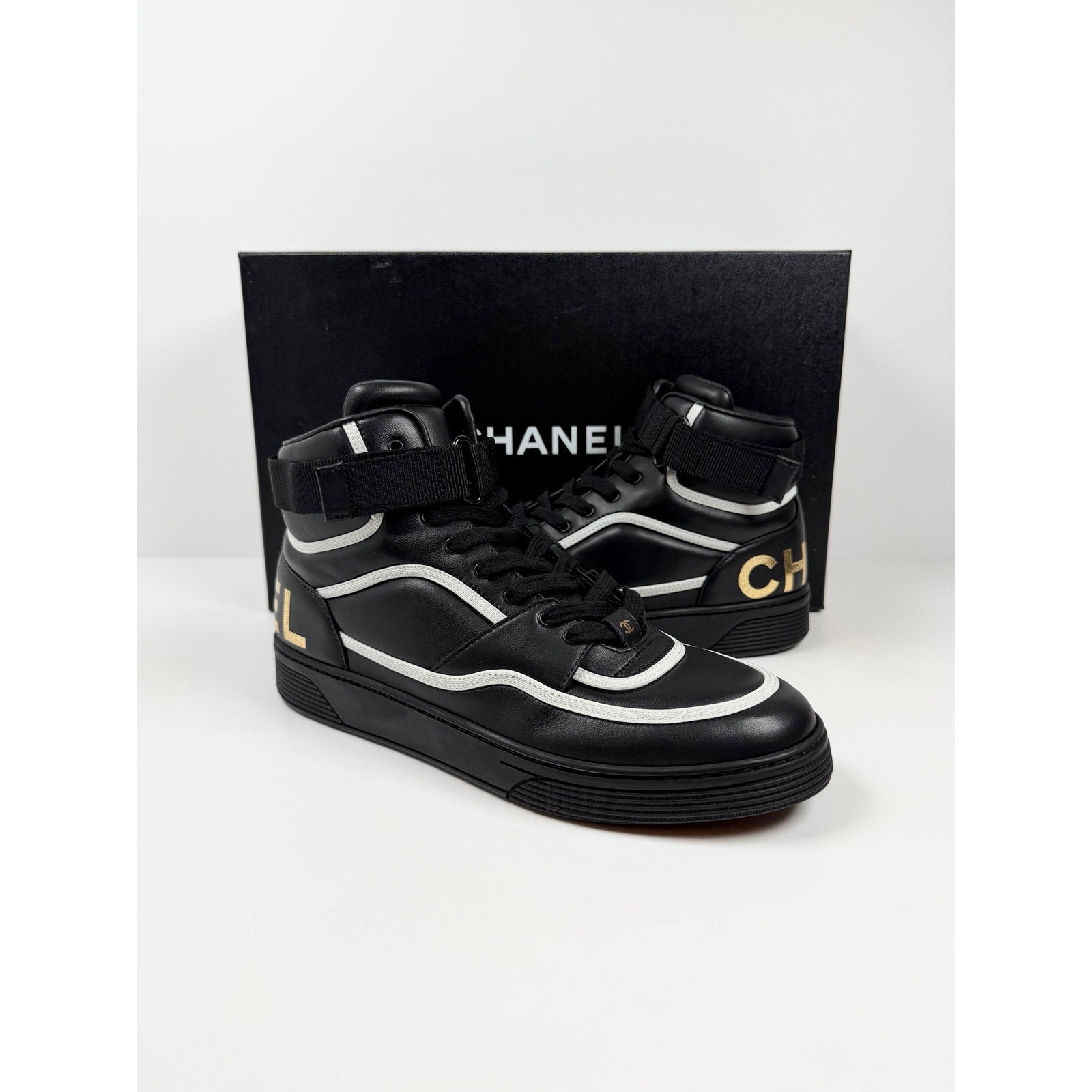 Size 42EU/9US - Chanel Interlocking High Top NEW