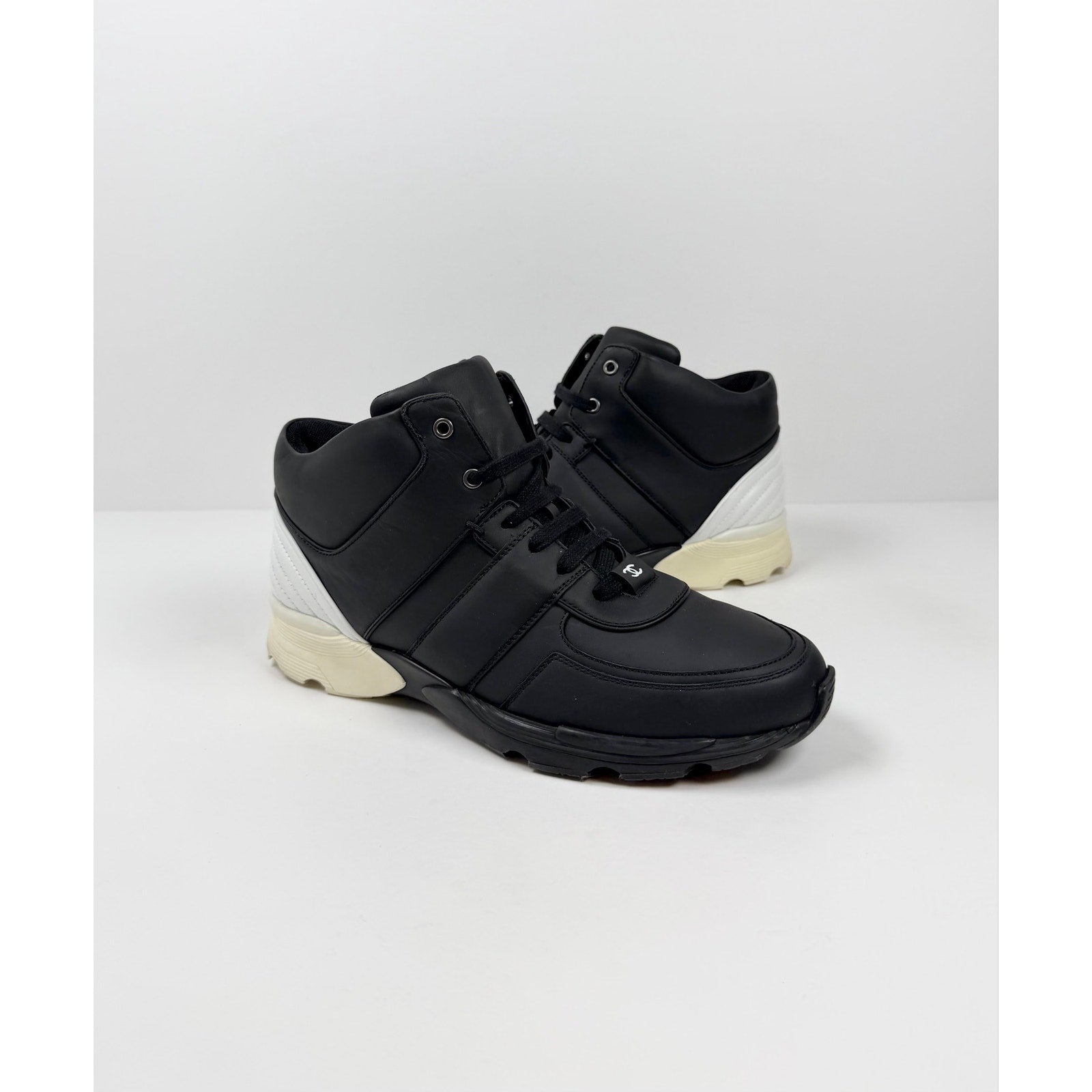 Size 42EU/9US - Chanel Black White High Top