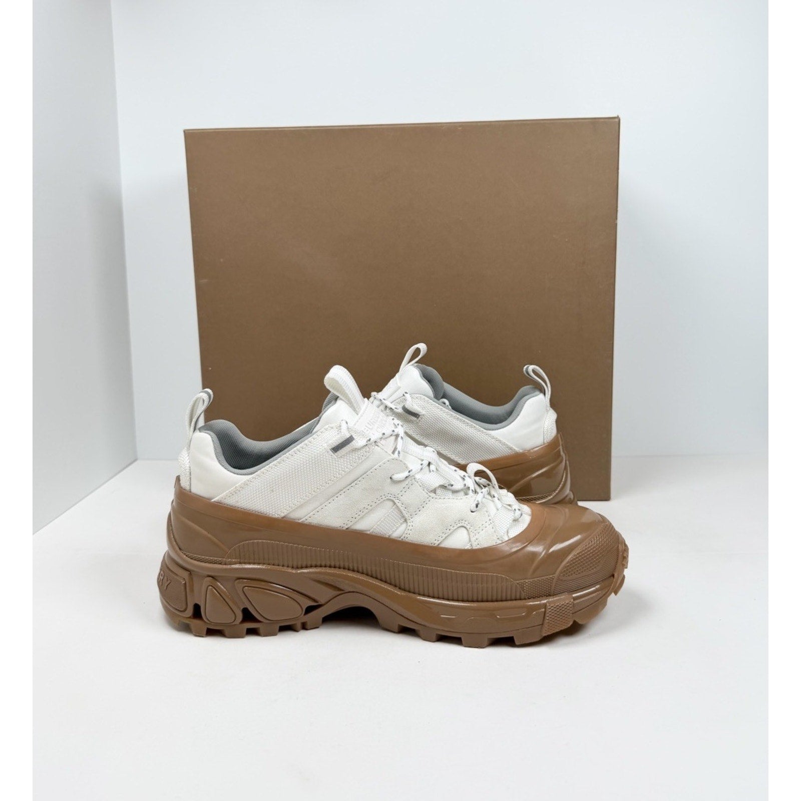 Size 41EU/8US - Burberry Arthur White Brown