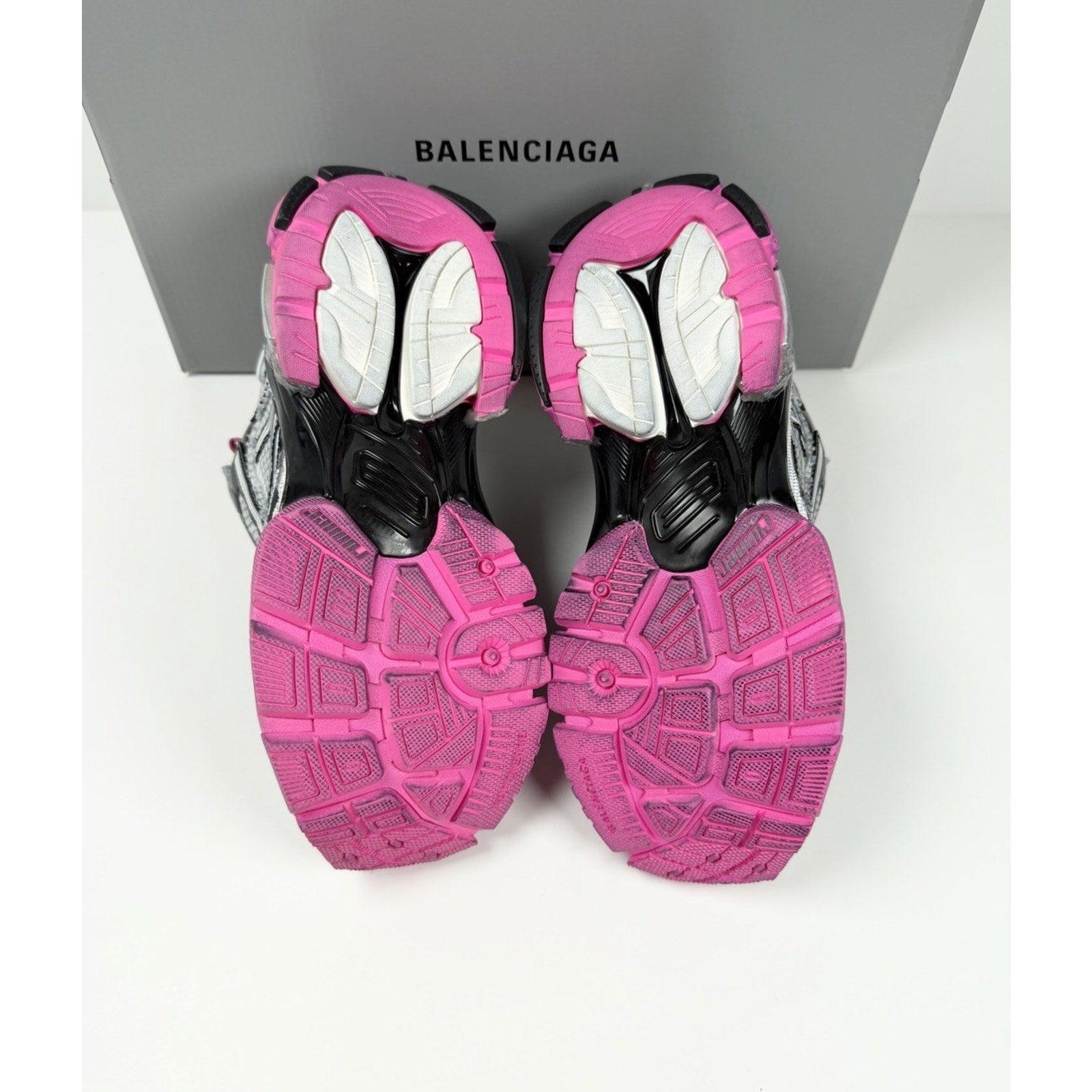 Size 37EU/7W - Balenciaga Runner Black Pink NEW