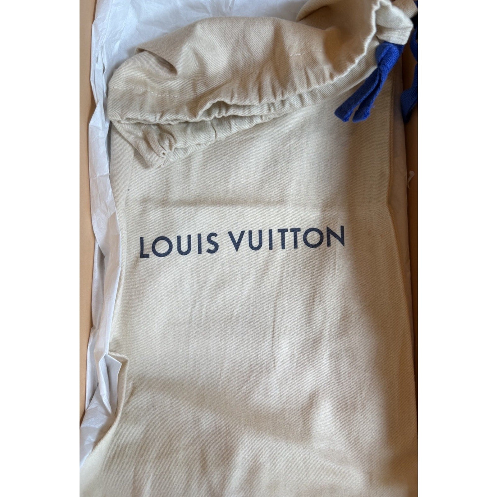 Size 7LV/8US - Louis Vuitton Run Away White Monogram