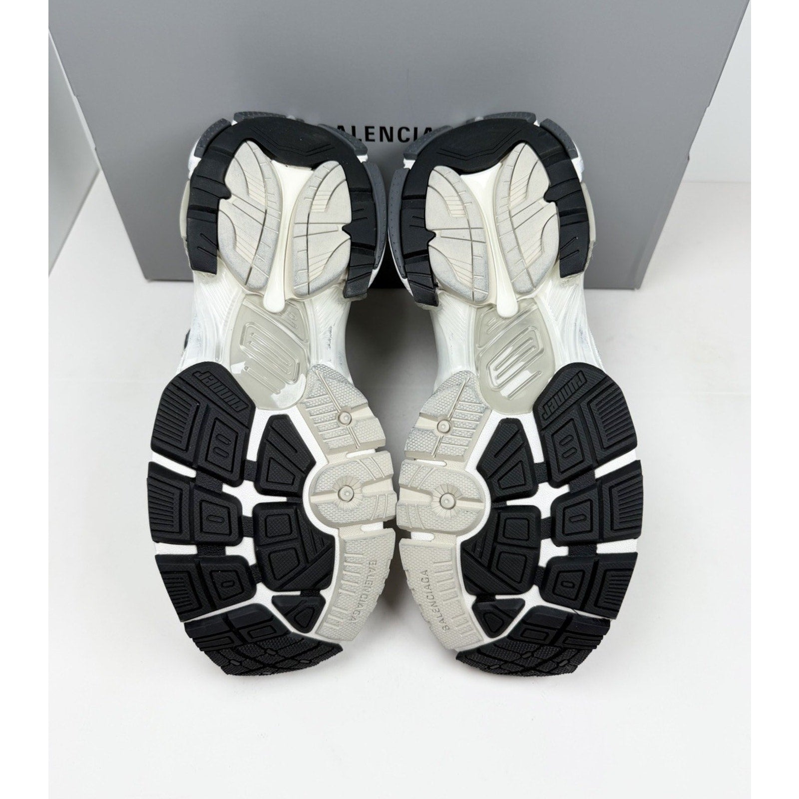 Size 43EU/10US - Balenciaga Runner Distressed NEW