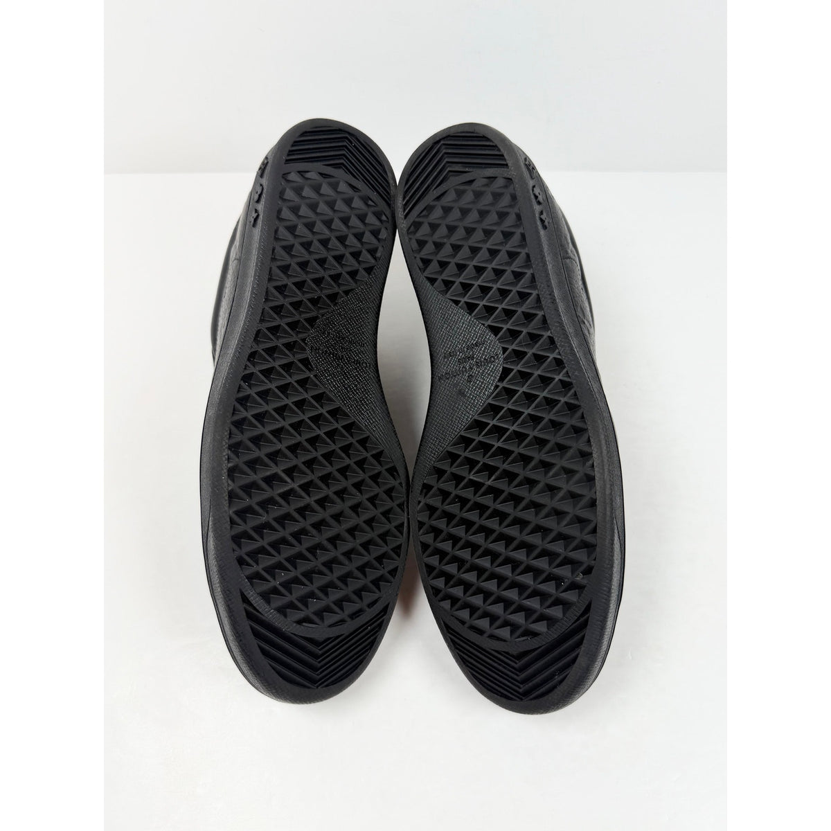 Size 9LV/10US - Louis Vuitton Luxembourg Monogram Leather
