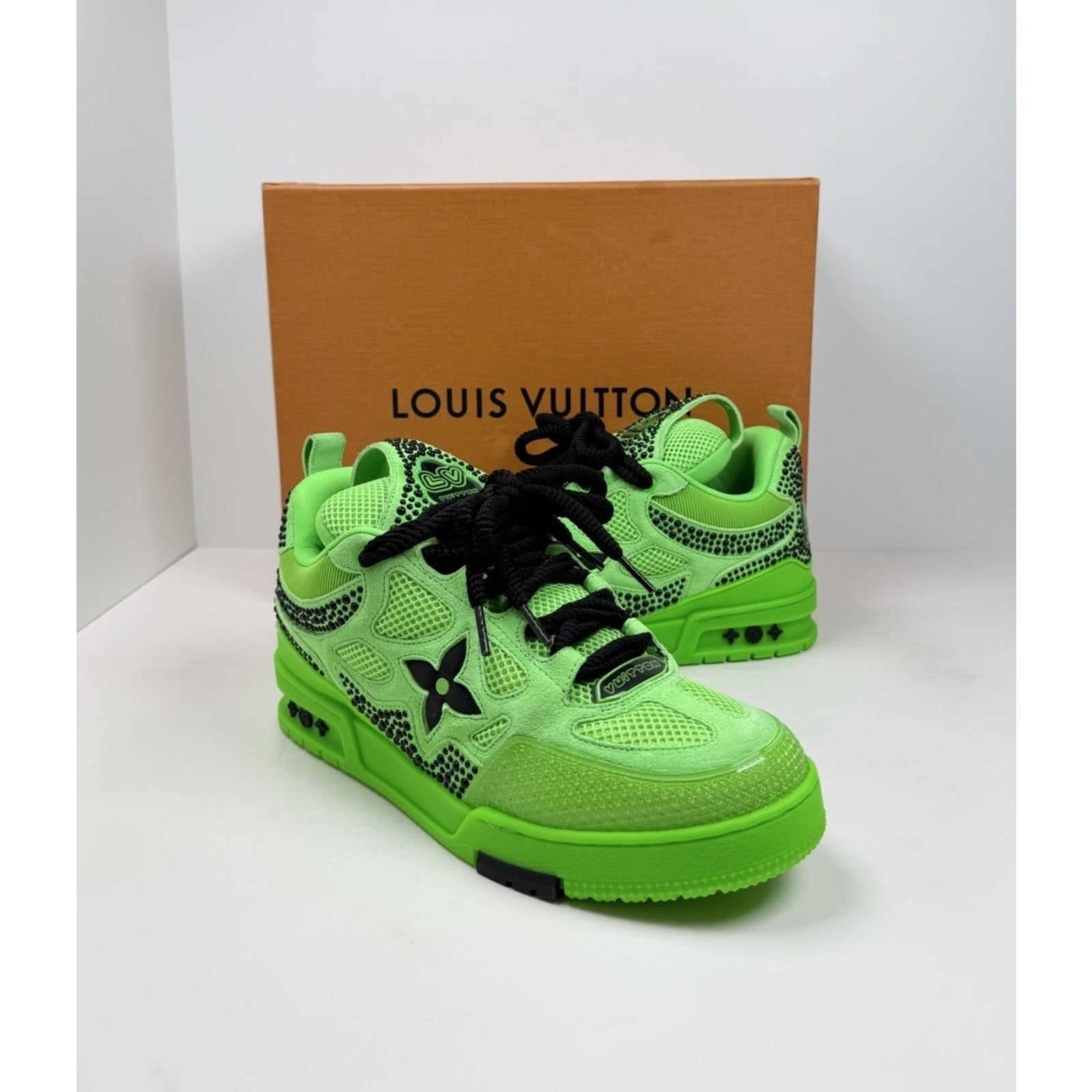 Size 8LV/9US - Louis Vuitton Skate Green Like New