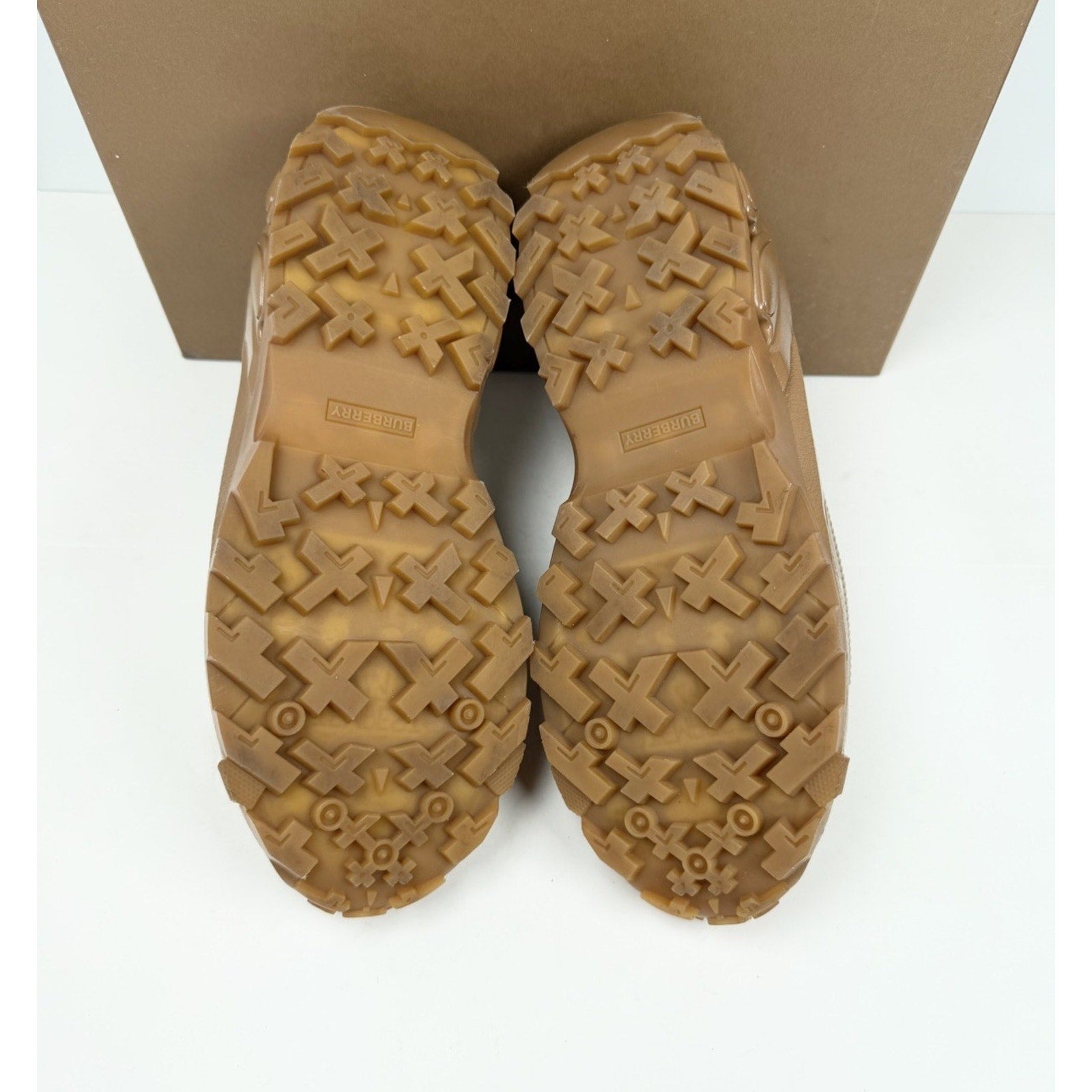 Size 41EU/8US - Burberry Arthur White Brown