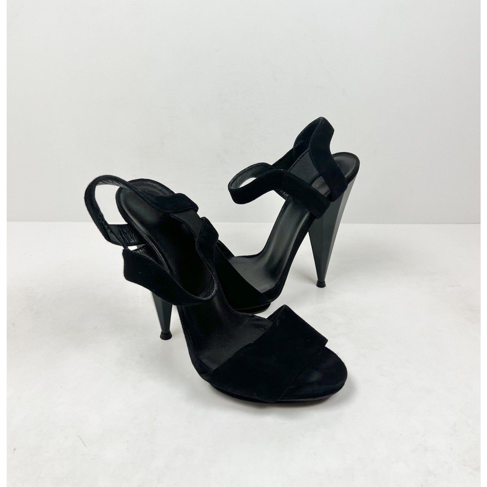 Size 36.5EU/6.5W - Gucci Black Suede Liberty Slingback Heels