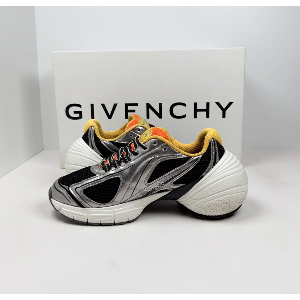 Size 39EU/6US - Givenchy TK-MX Runner