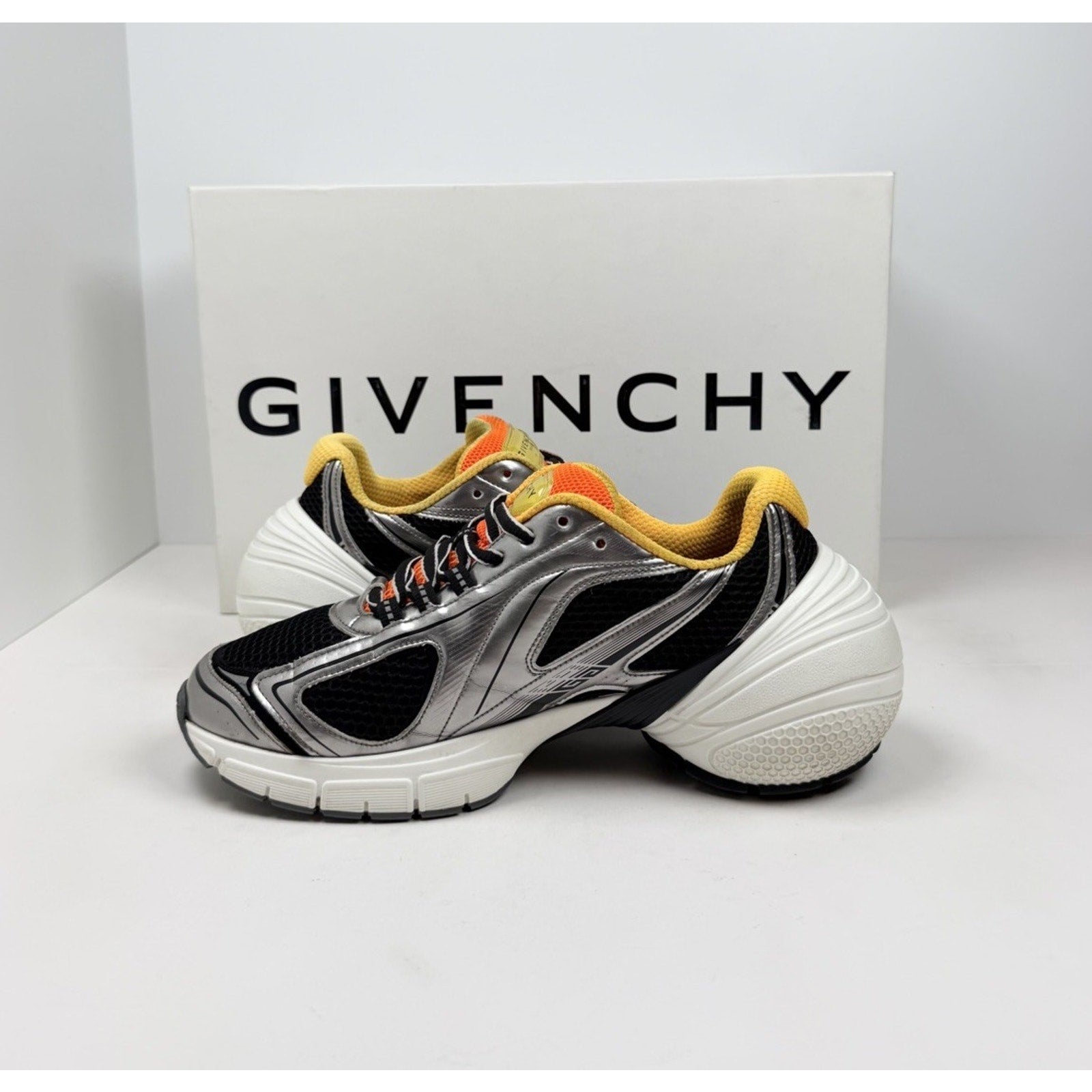 Size 39EU/6US - Givenchy TK-MX Runner