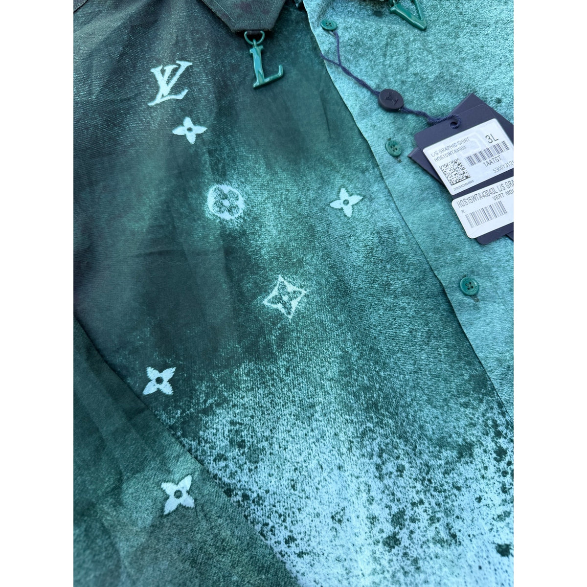 Size 2XL - Louis Vuitton Gradient Spray Monogram Shirt NEW