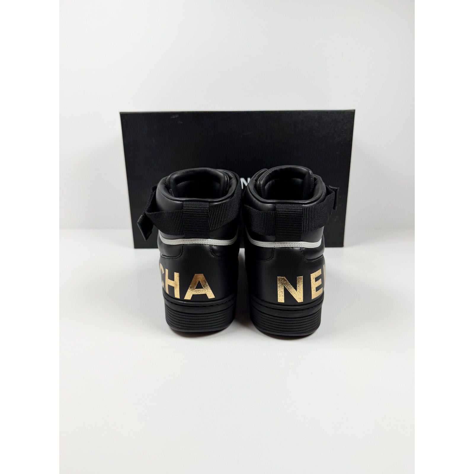 Size 42EU/9US - Chanel Interlocking High Top NEW