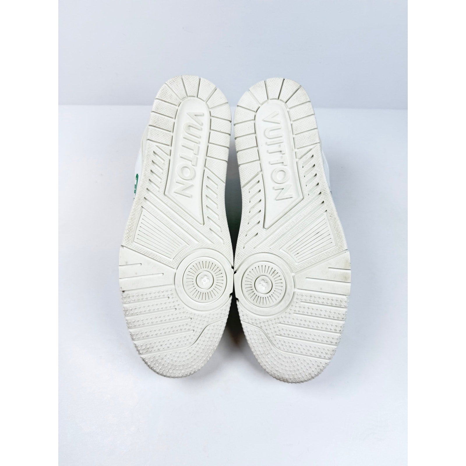 Size 7LV/8US - Louis Vuitton Trainer White Green