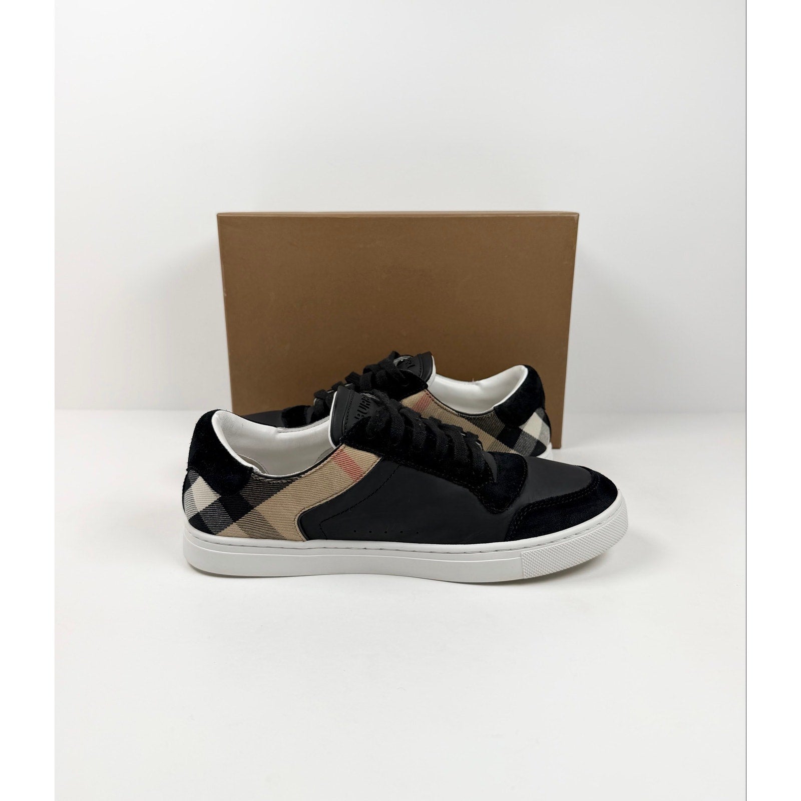 Size 41EU/8US - Burberry Low Top Check