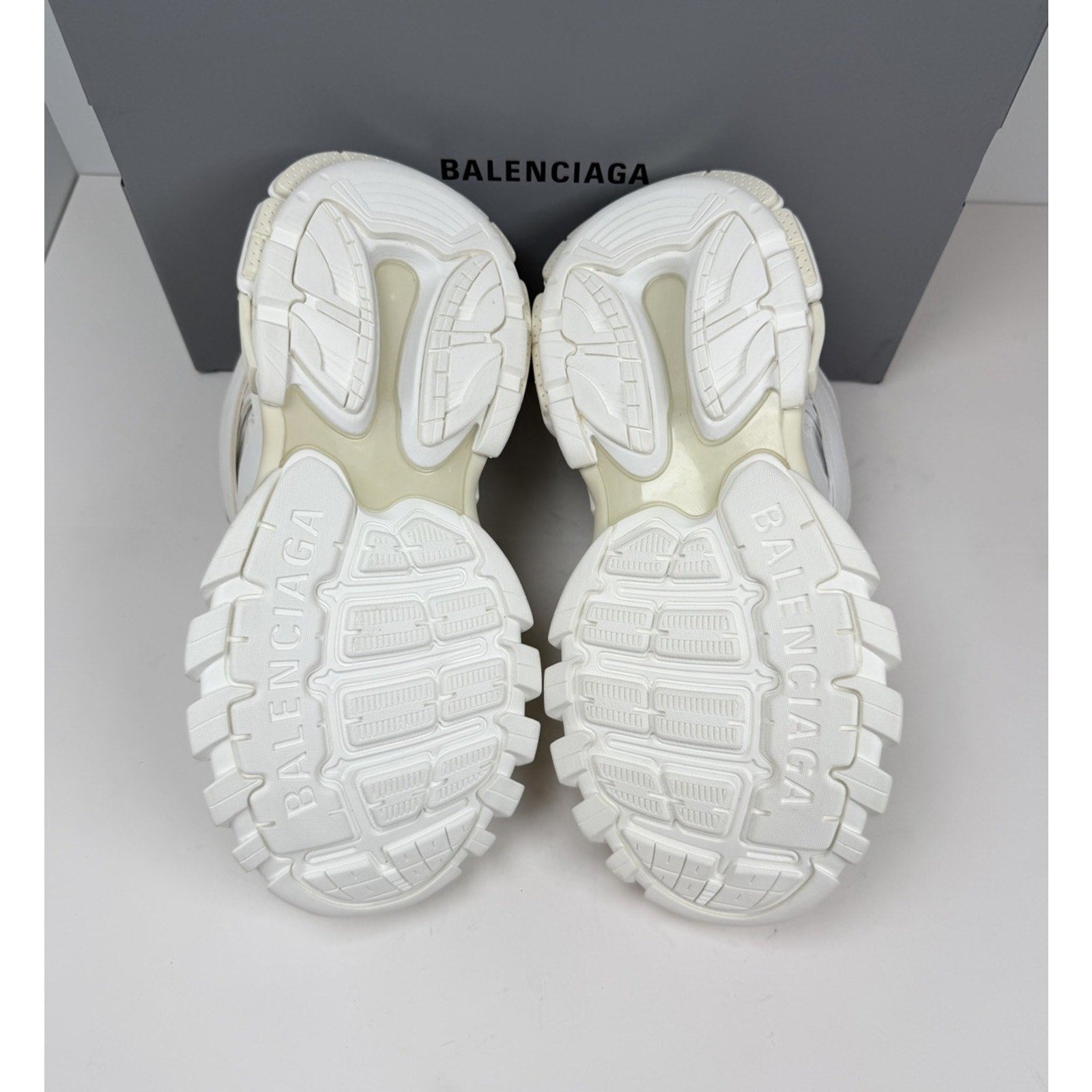 Size 40EU/7US - Balenciaga Track White NEW
