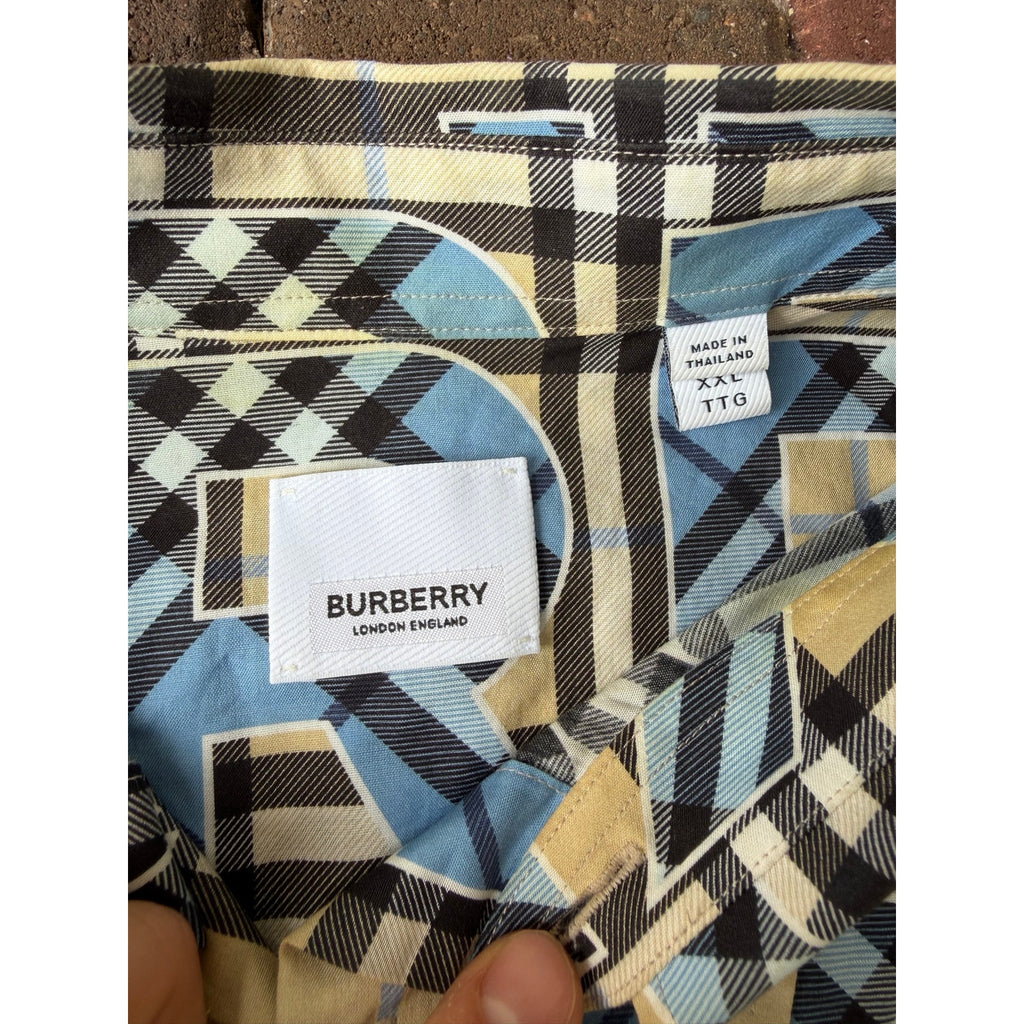 Size 2XL - Burberry Check Button Up Shirt