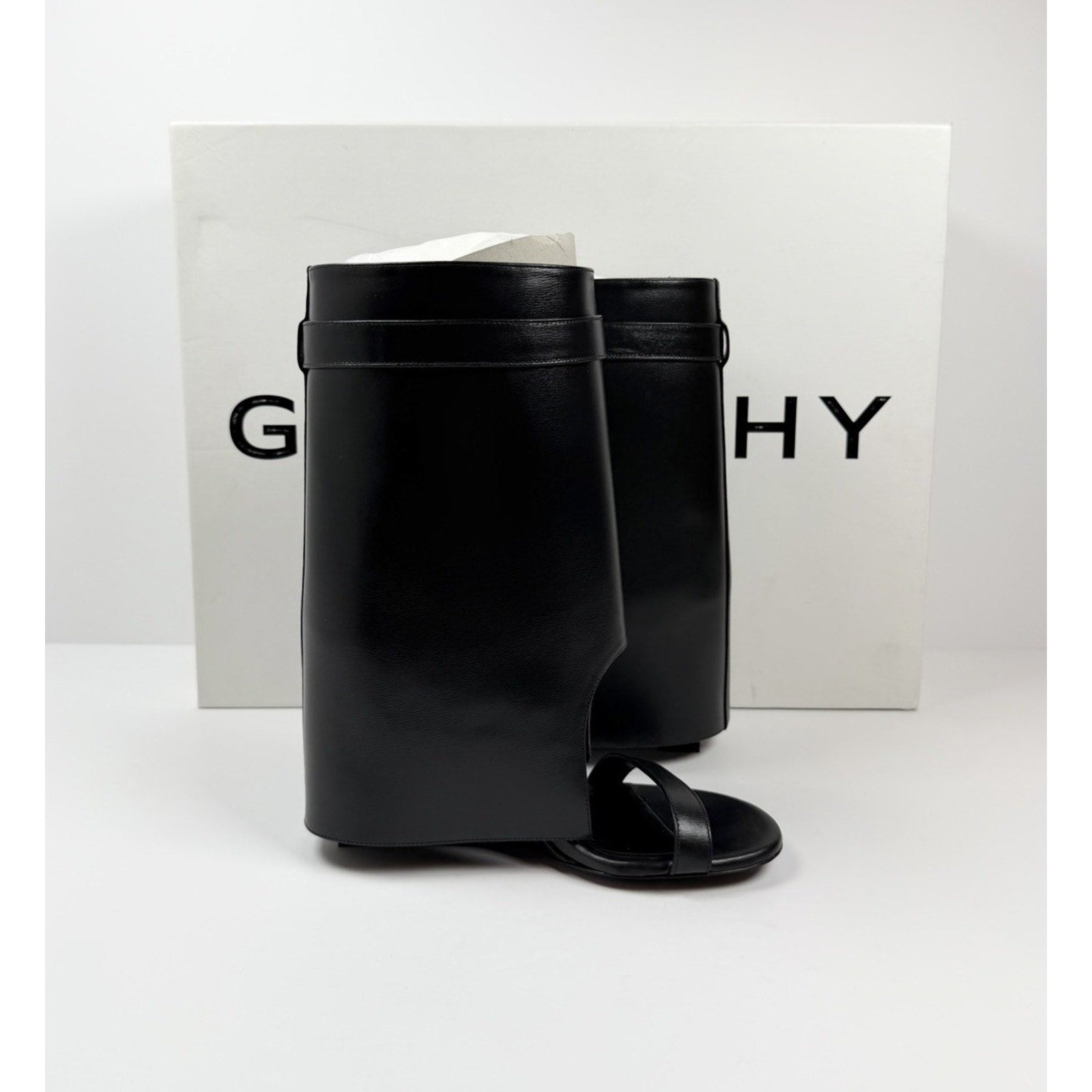 Size 37EU/7 - Givenchy Shark Lock Ankle Boots Leather