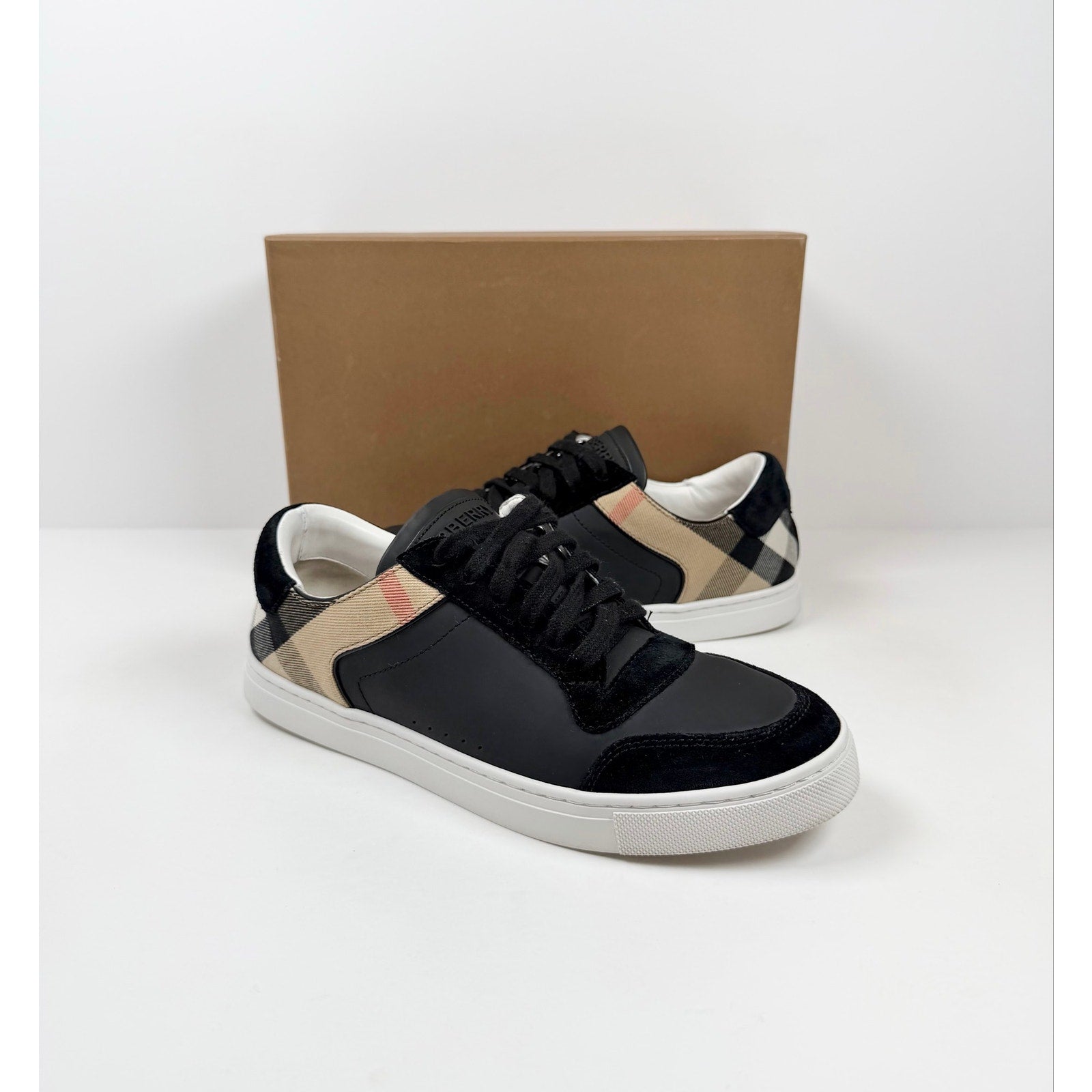Size 41EU/8US - Burberry Low Top Check