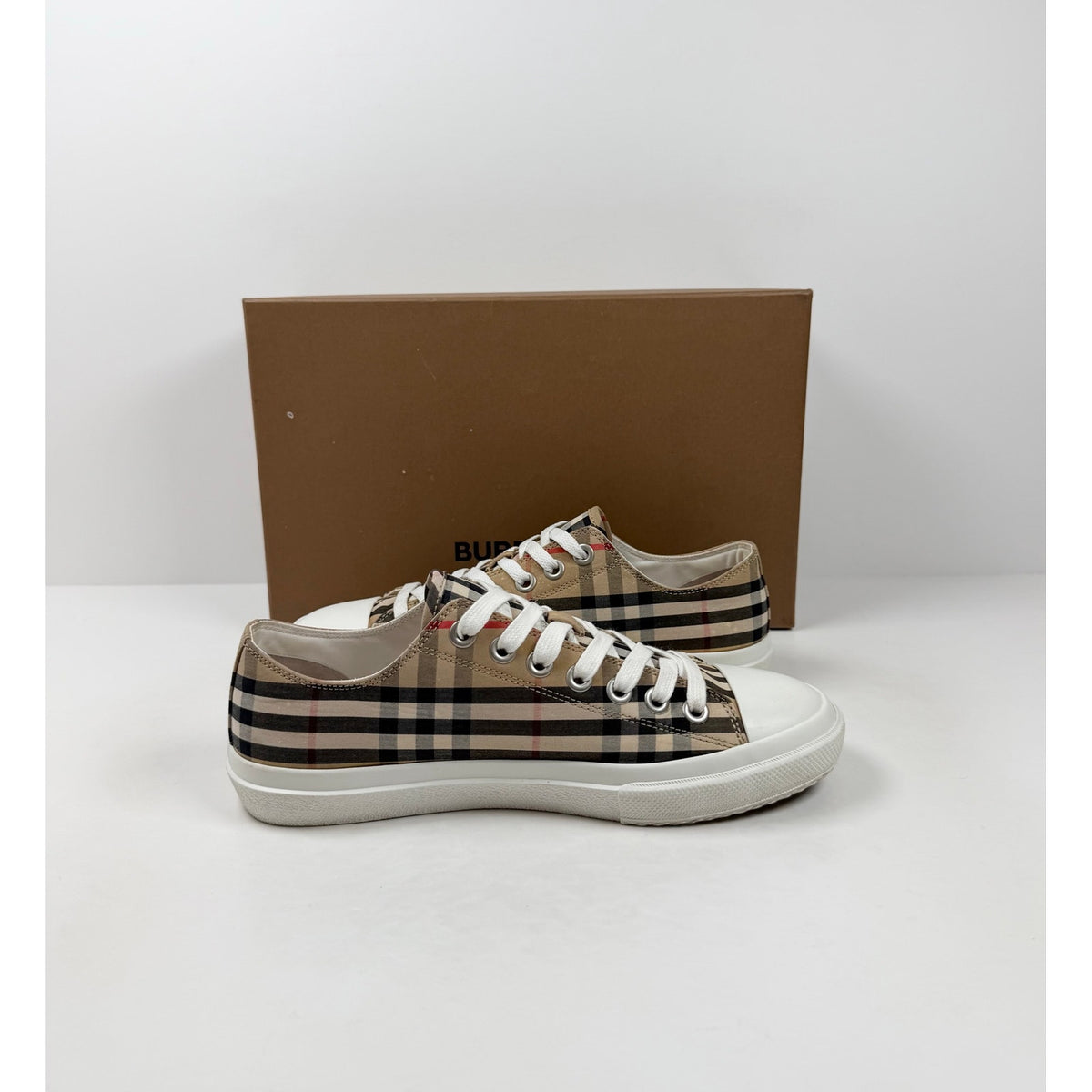 Size 41EU/8US - Burberry Check Low Top