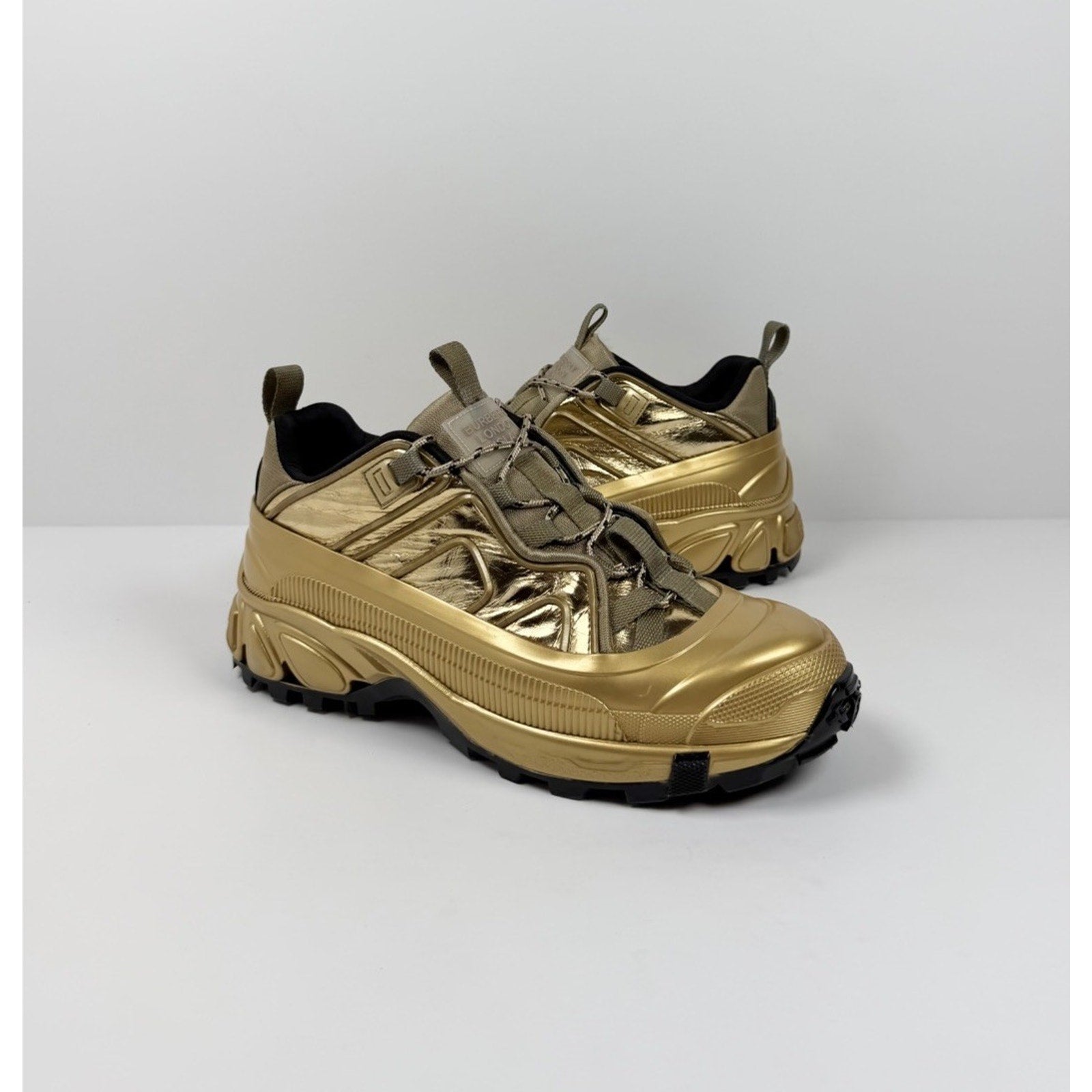 Size 41EU/8US - Burberry Arthur Gold Sneakers