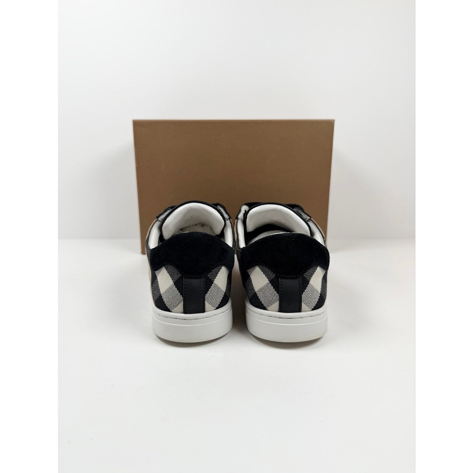 Size 41EU/8US - Burberry Low Top Check
