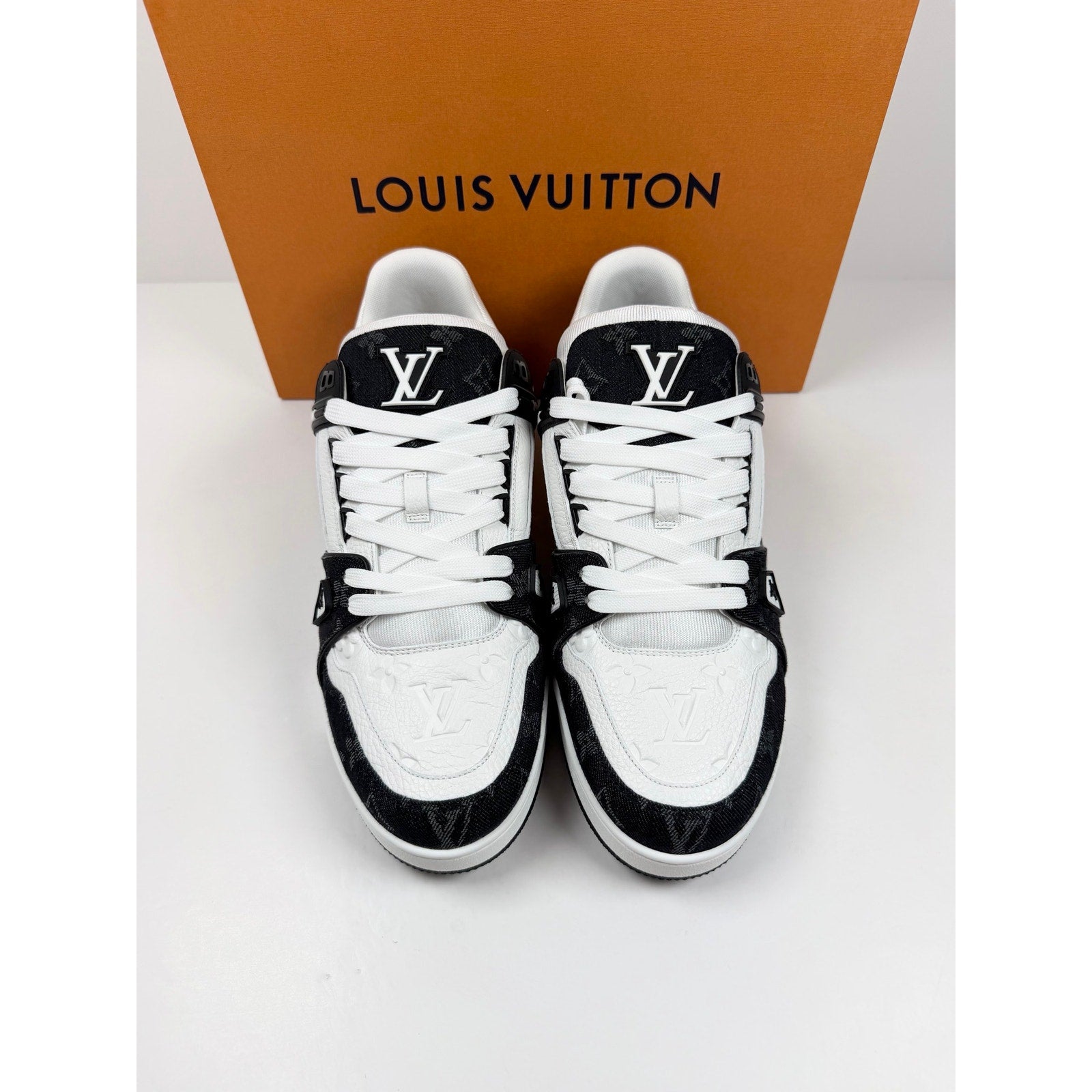 Size 10.5UK/12US - Louis Vuitton Black White Trainer NEW