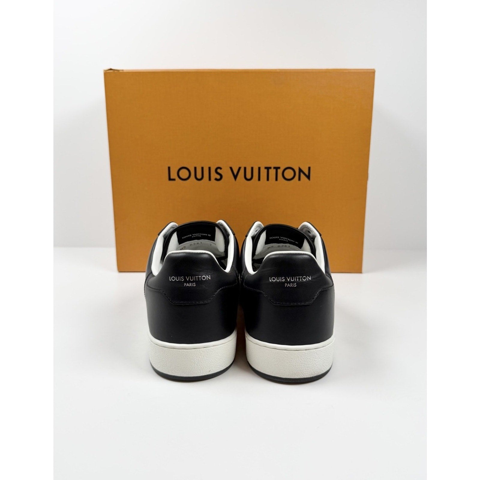 Size 7UK/8US - Louis Vuitton Rivoli Sneaker Low Like New