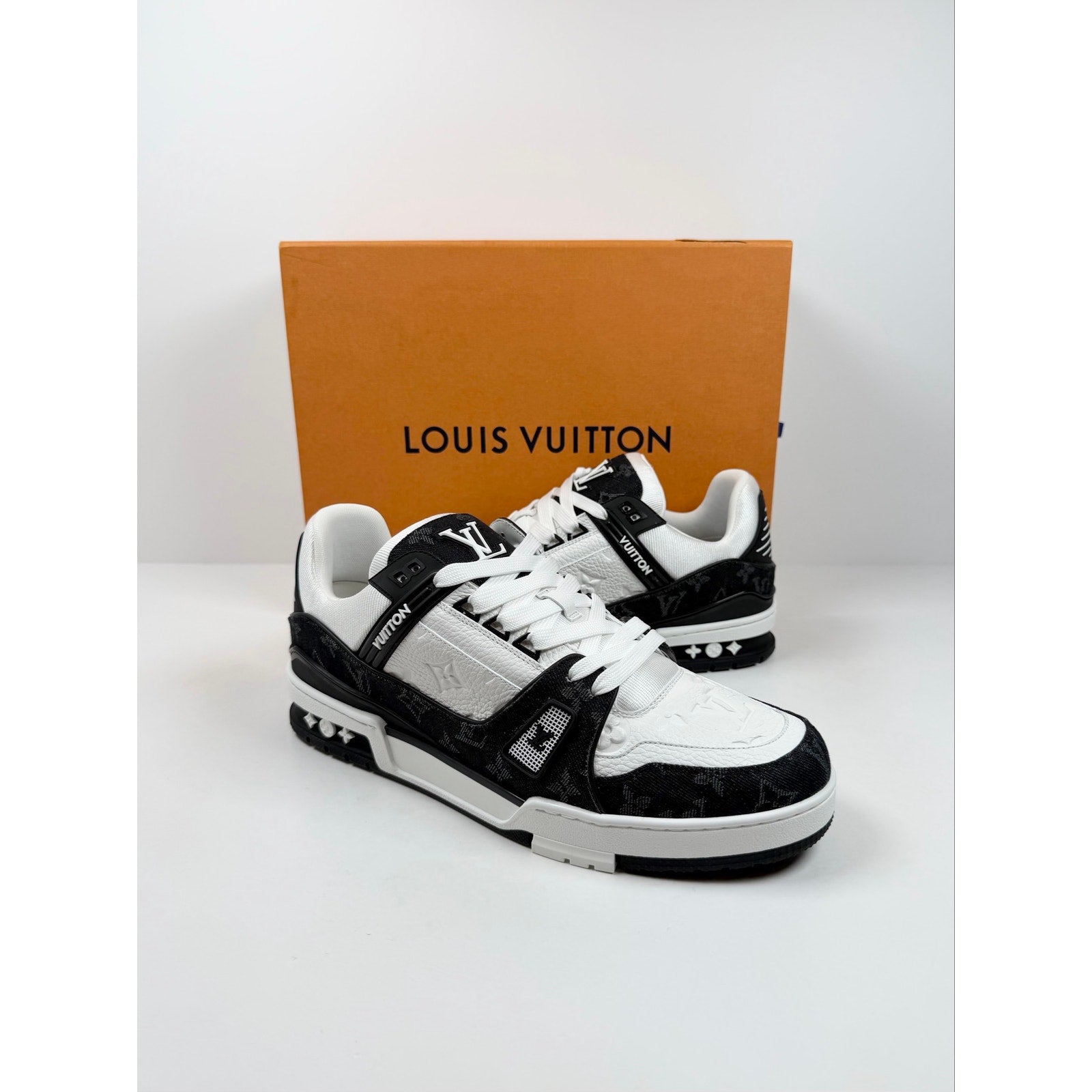 Size 10.5UK/12US - Louis Vuitton Black White Trainer NEW