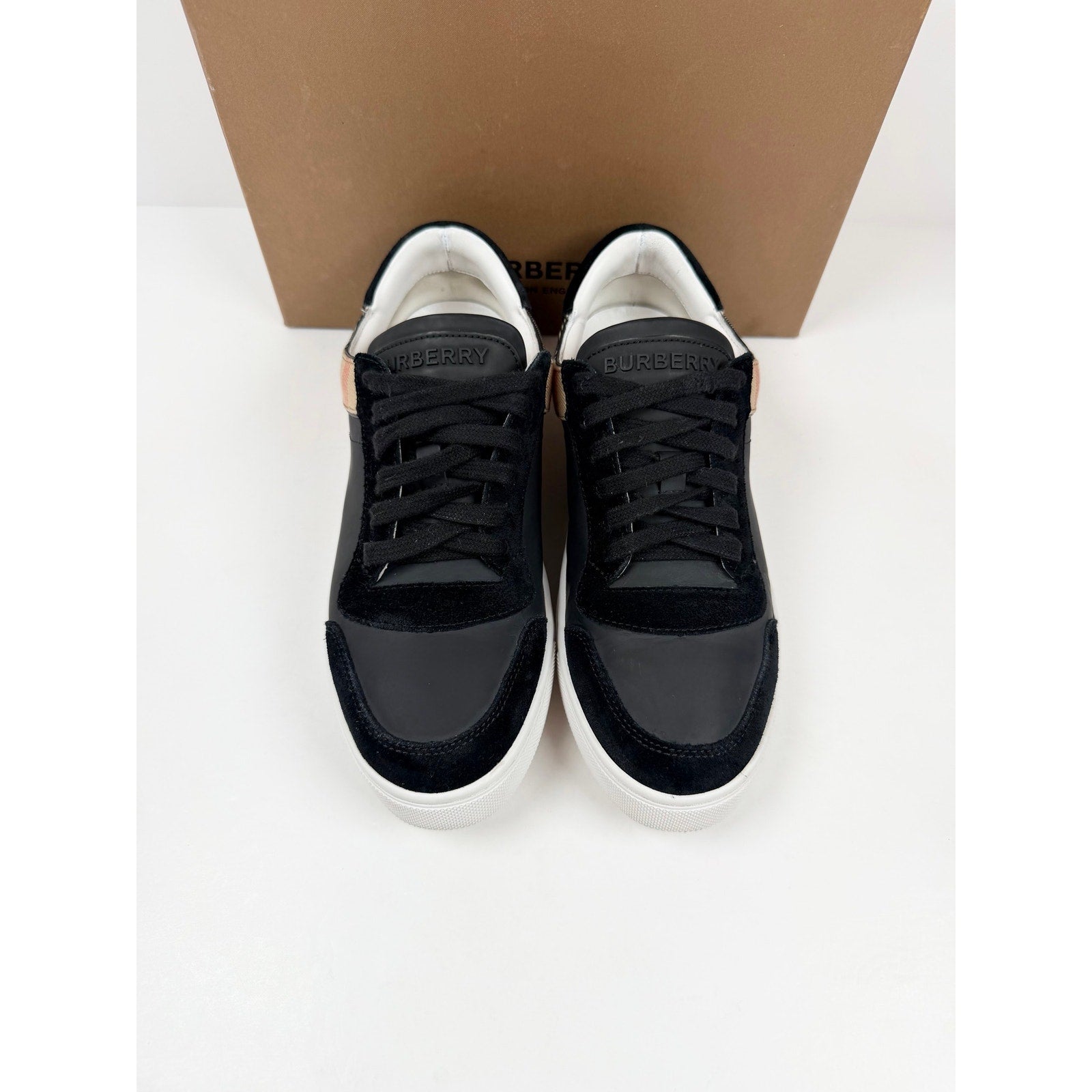 Size 41EU/8US - Burberry Low Top Check
