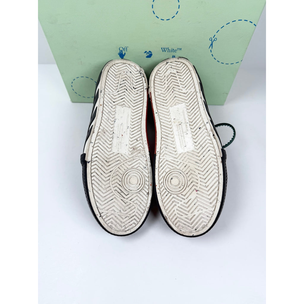 Size 8 Women’s - Off White Vulc Low Top Canvas