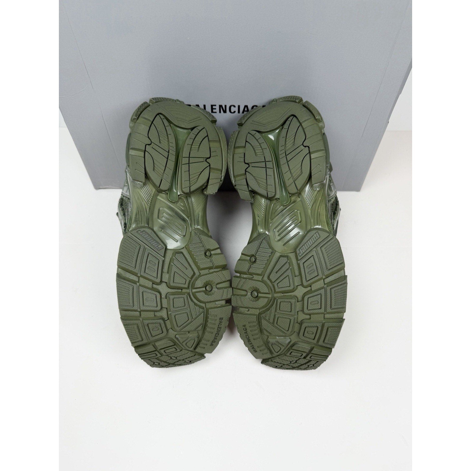 Size 39EU/6US - Balenciaga Runner Olive Green NEW