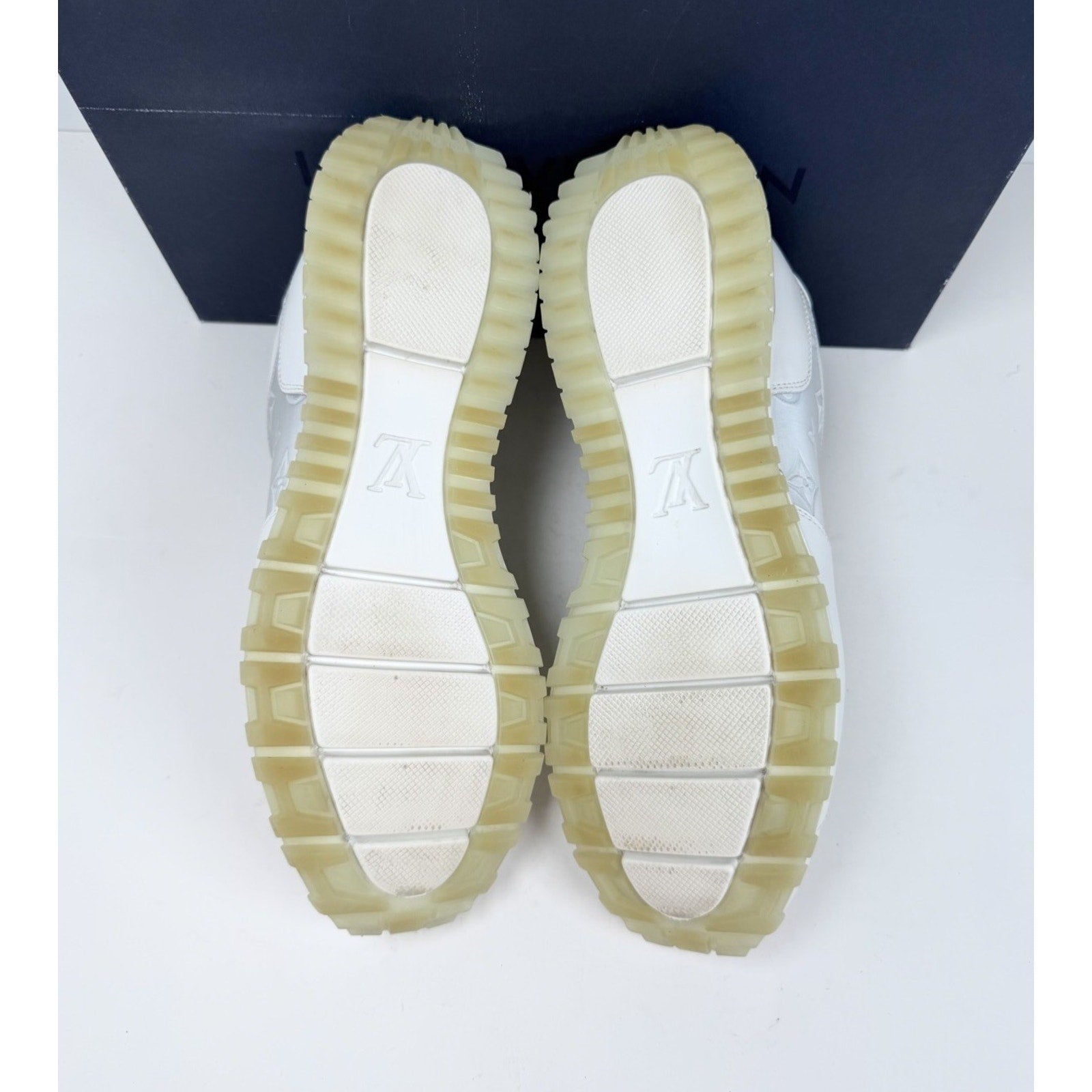 Size 7LV/8US - Louis Vuitton Run Away White Monogram