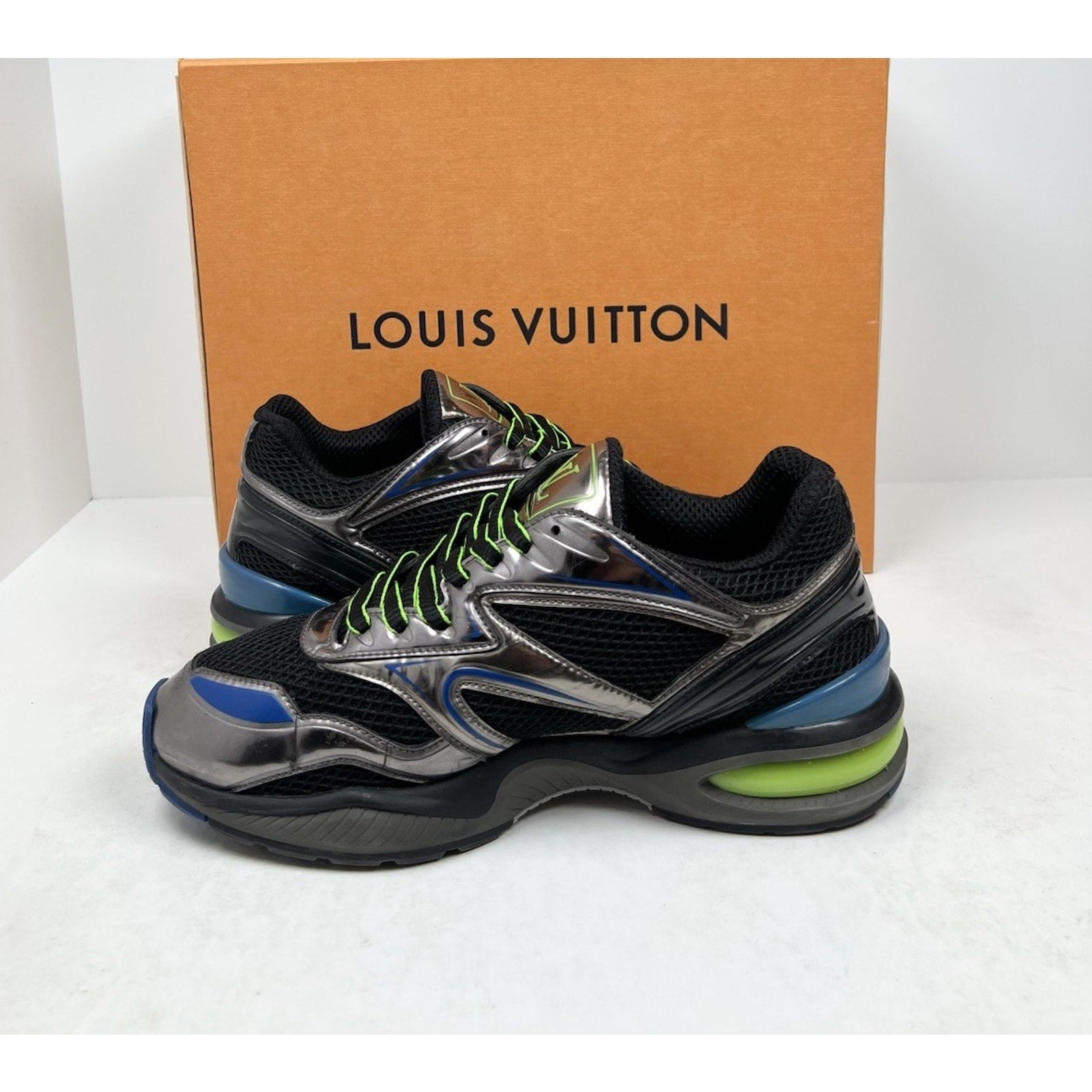 Size 6.5LV/7.5US - Louis Vuitton LV Trail