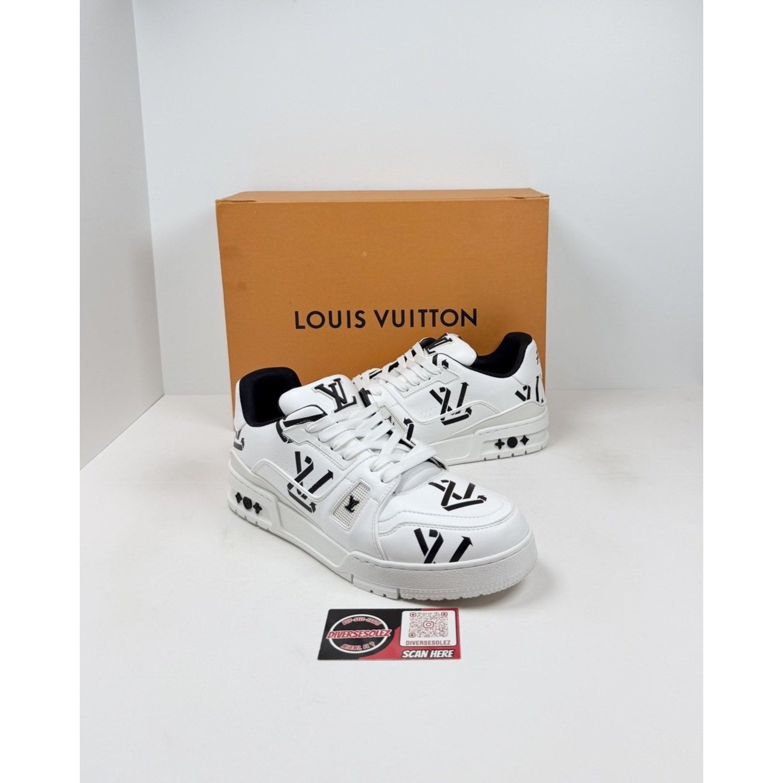 Size 8LV/9US - Louis Vuitton White Black Like New