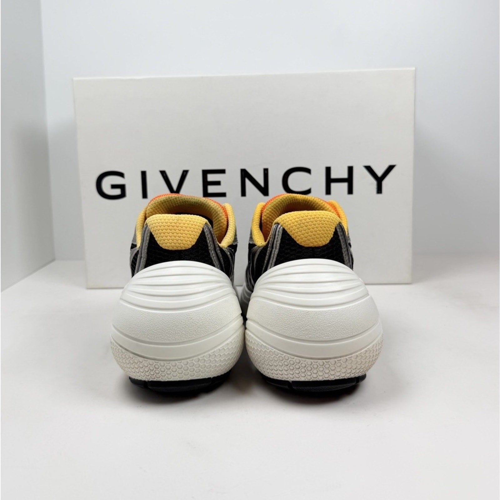 Size 39EU/6US - Givenchy TK-MX Runner