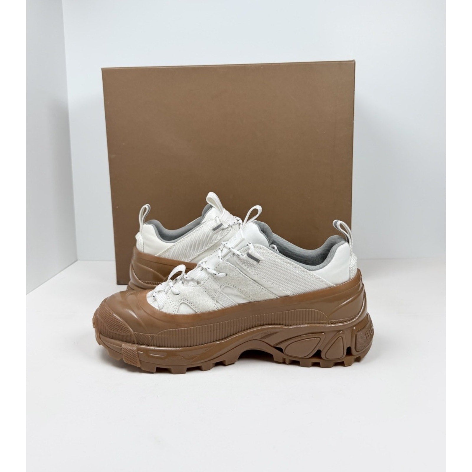 Size 41EU/8US - Burberry Arthur White Brown