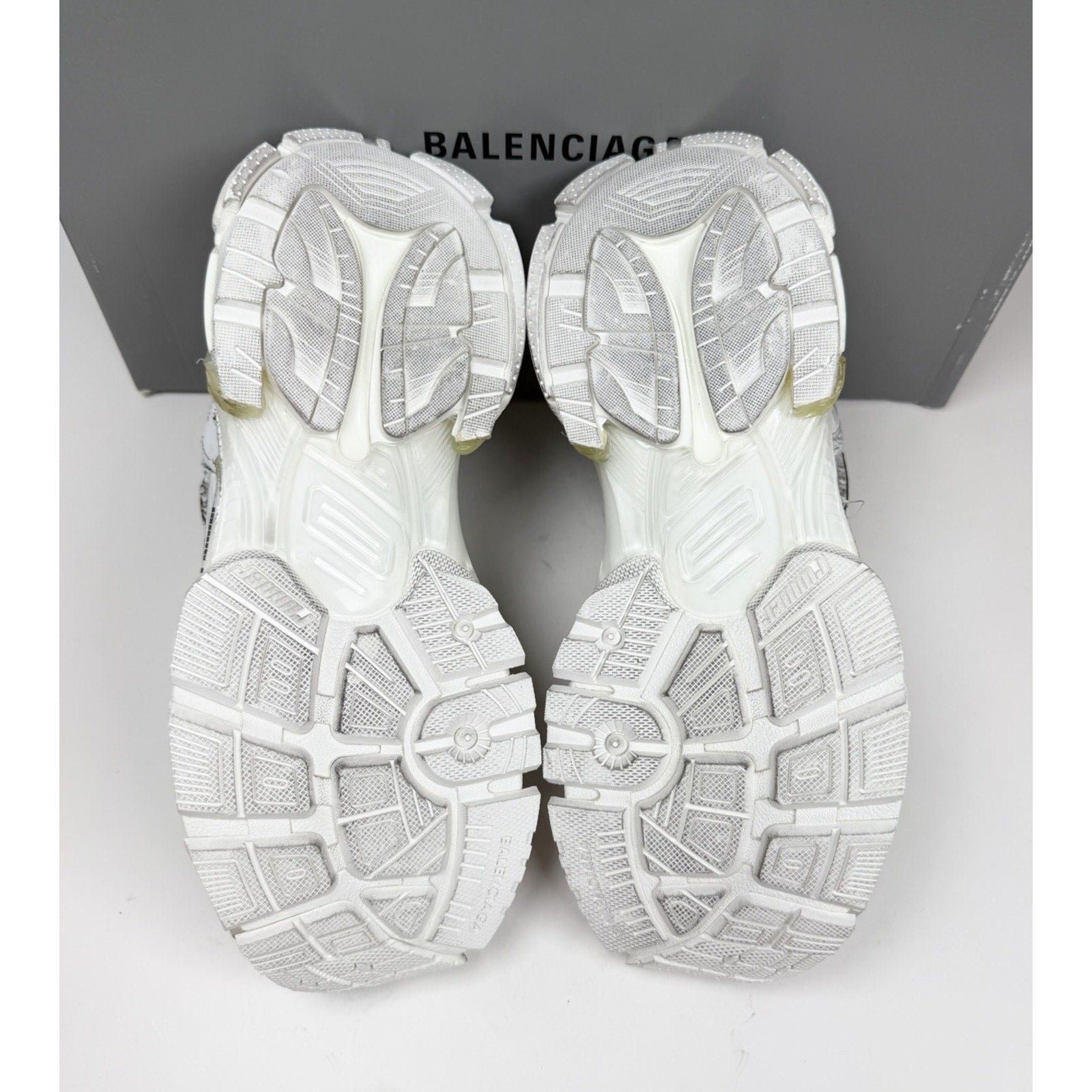 Size 39EU/6US - Balenciaga Runner White Distressed NEW