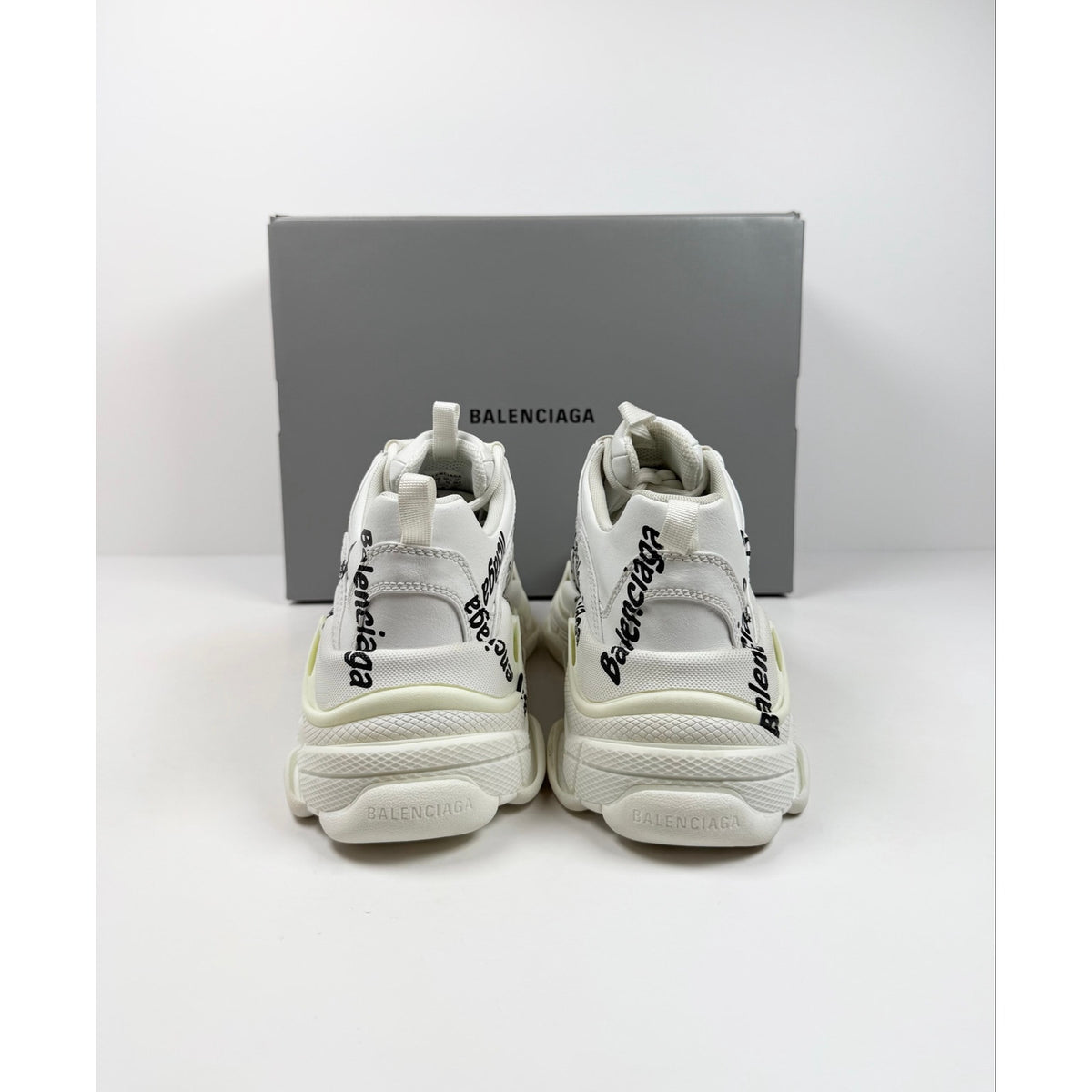 Size 40EU/7US - Balenciaga triple s NEW!