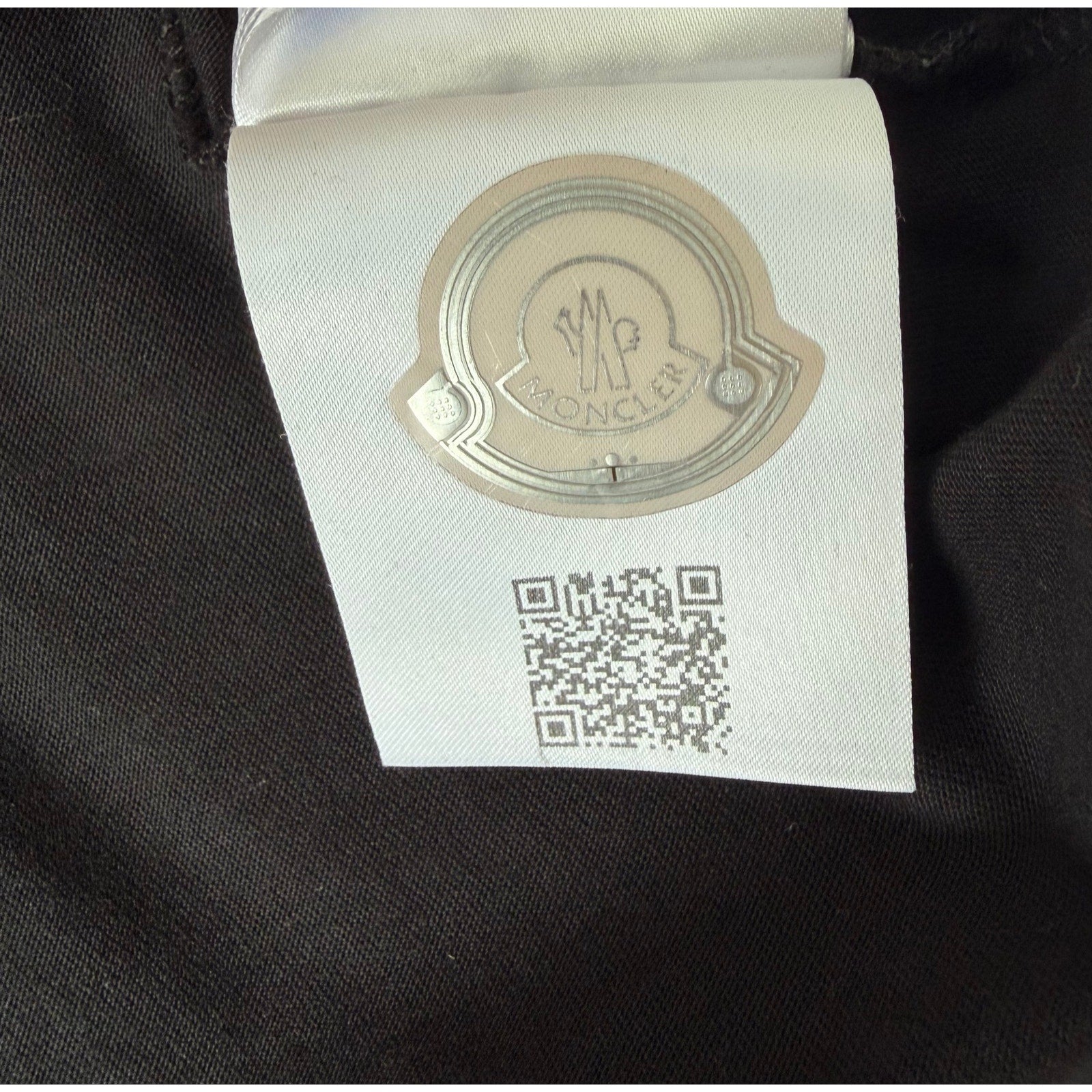 Size XL - Moncler Gradient Logo T Shirt