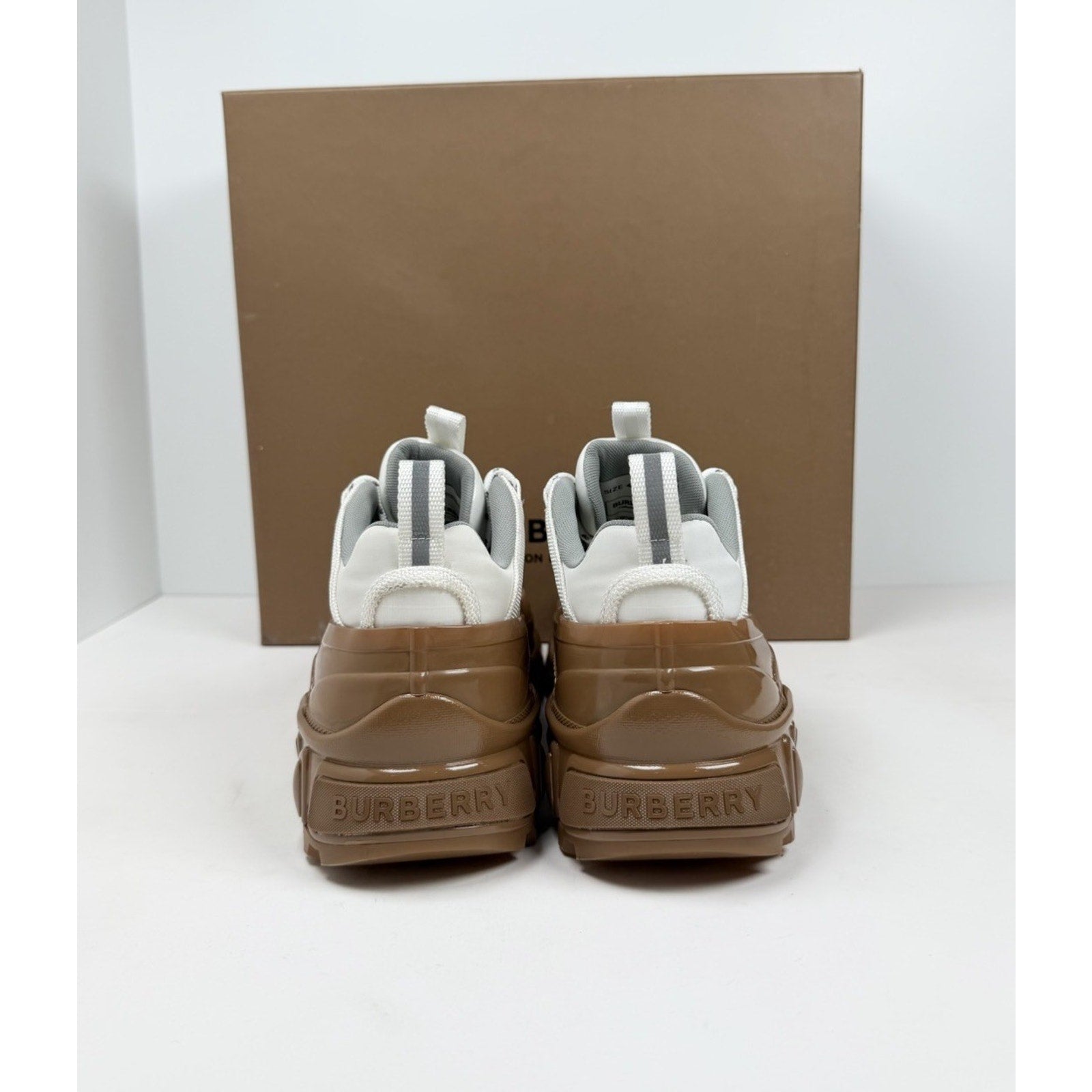 Size 41EU/8US - Burberry Arthur White Brown