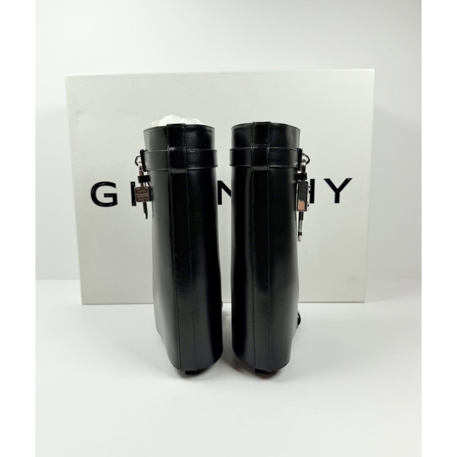 Size 37EU/7 - Givenchy Shark Lock Ankle Boots Leather