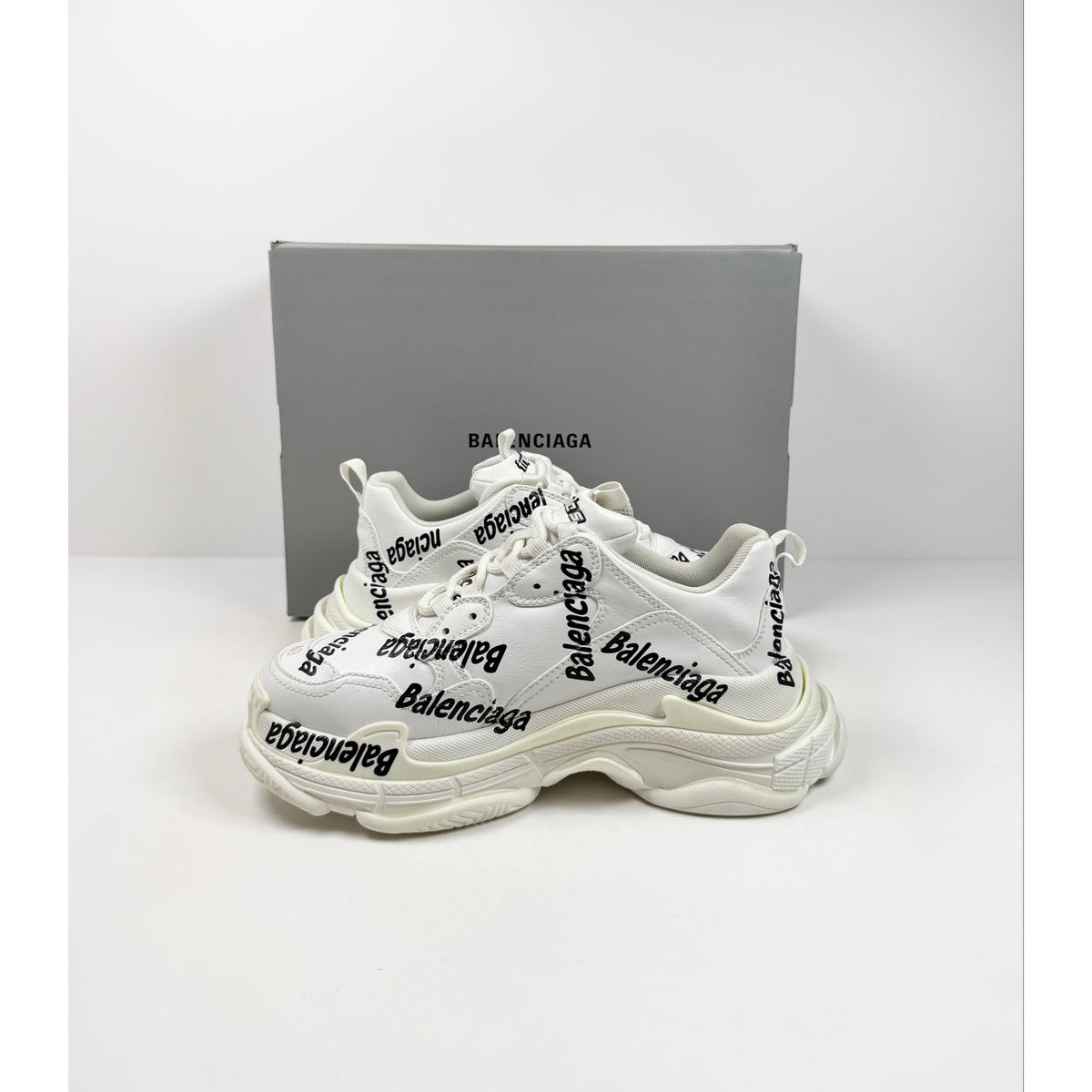 Size 40EU/7US - Balenciaga triple s NEW!