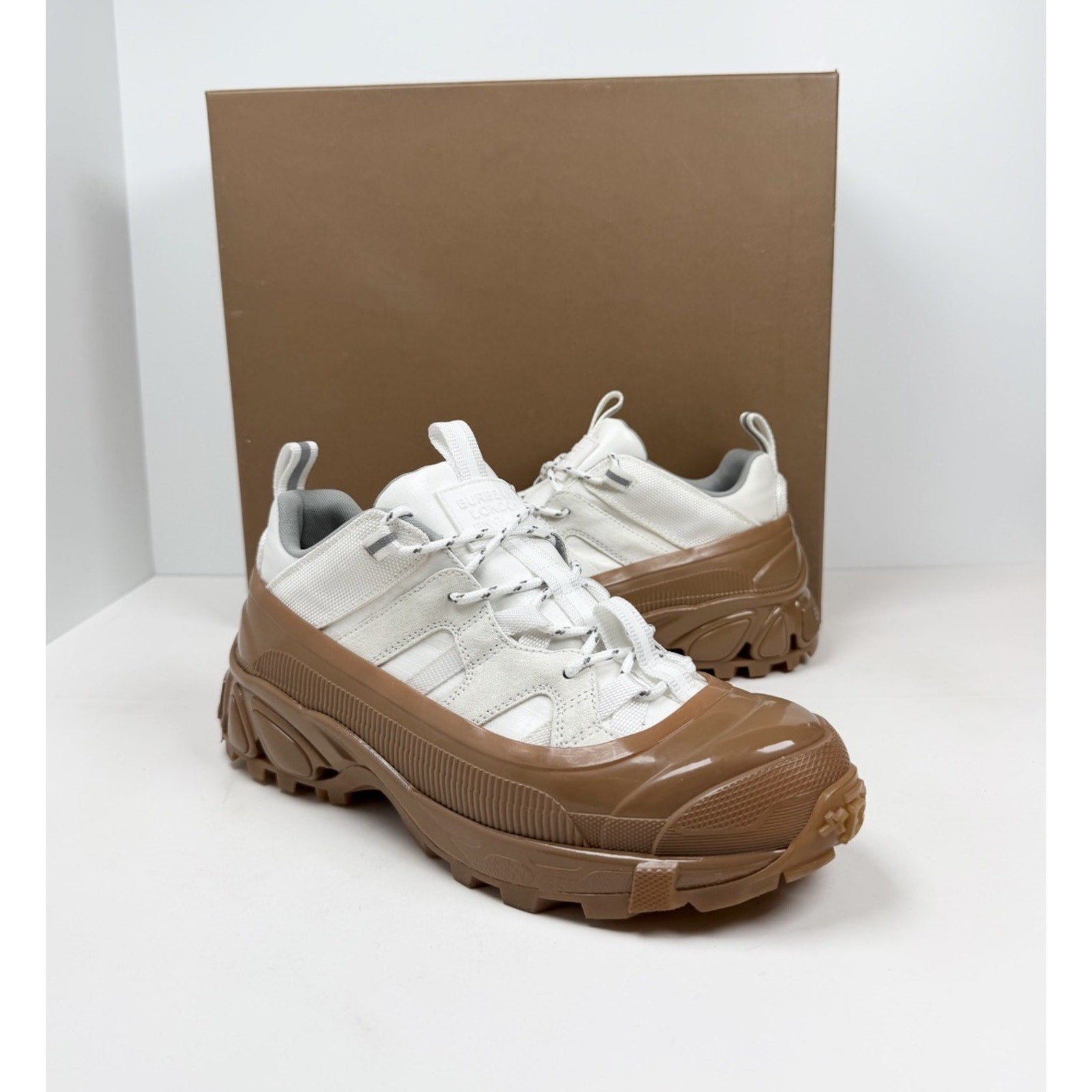 Size 41EU/8US - Burberry Arthur White Brown