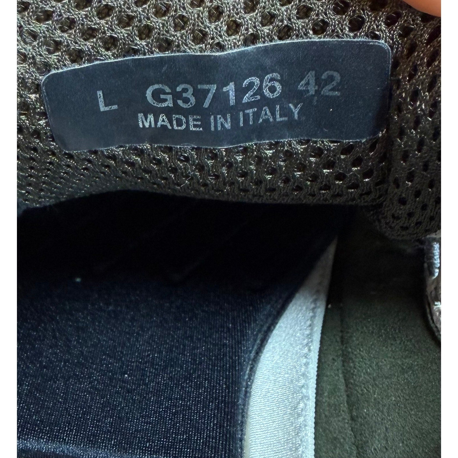 Size 42EU/9US - Chanel Interlocking CC Sneakers