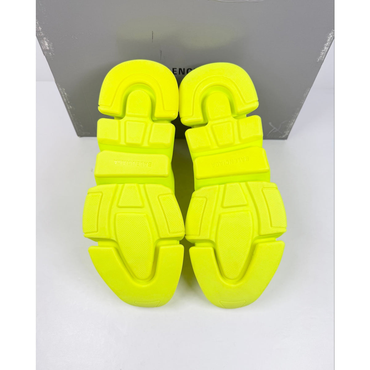 Size 44EU/11US - Balenciaga speed neon trainer NEW!