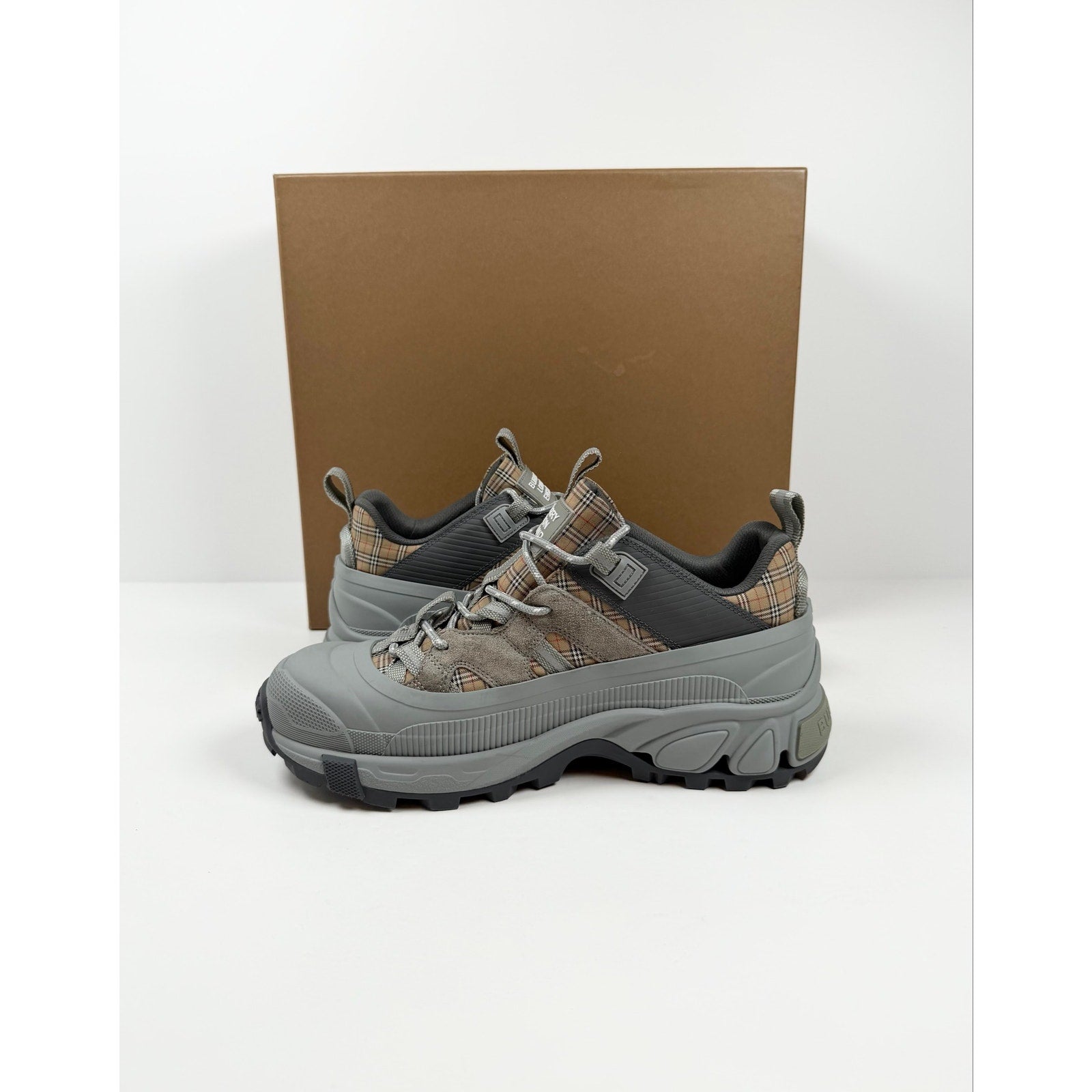 Size 42EU/9US - Burberry Arthur Grey Check Sneakers