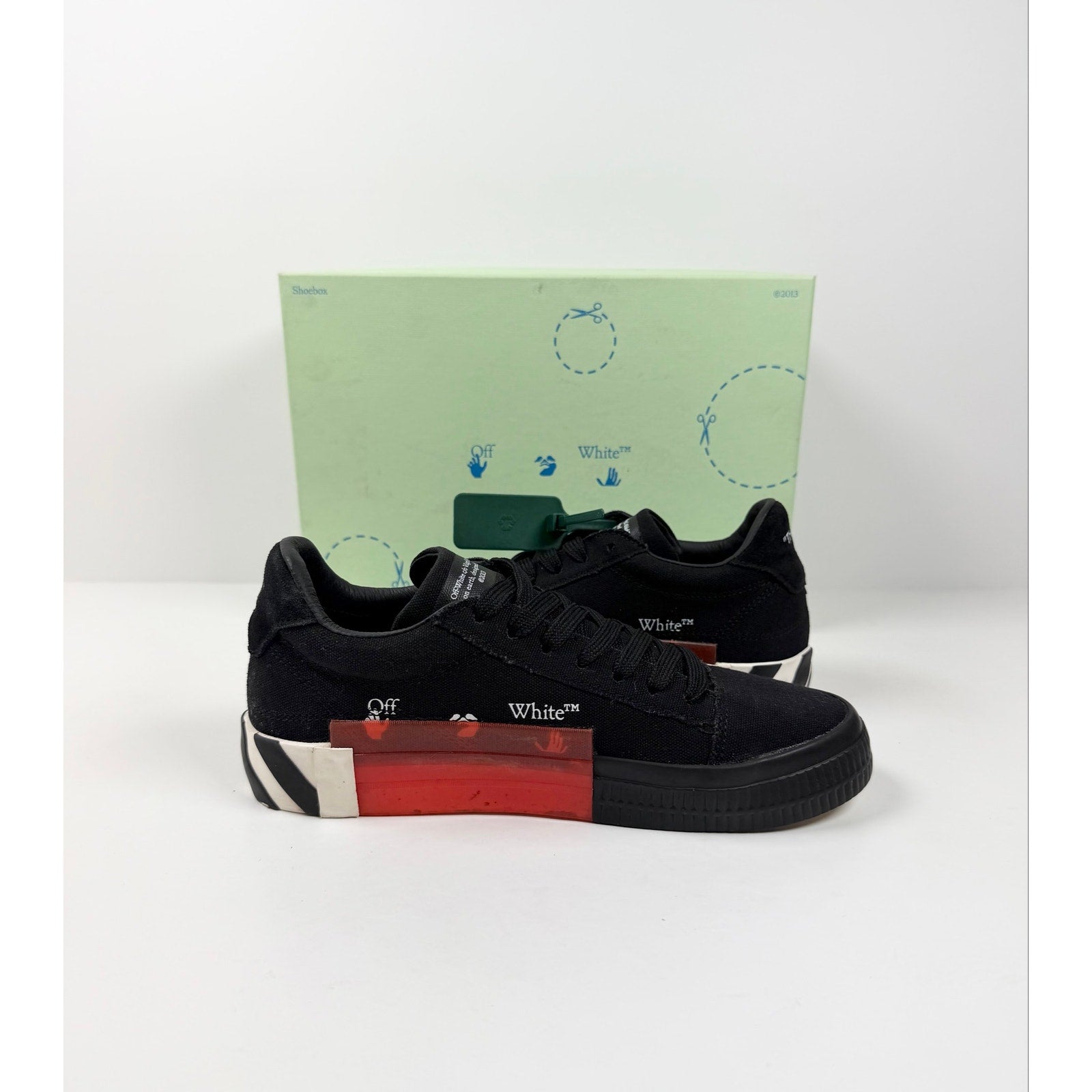 Size 8 Women’s - Off White Vulc Low Top Canvas