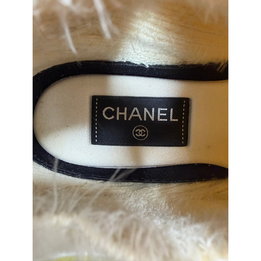 Size 9.5 - Chanel interlocking CC Sneakers Women